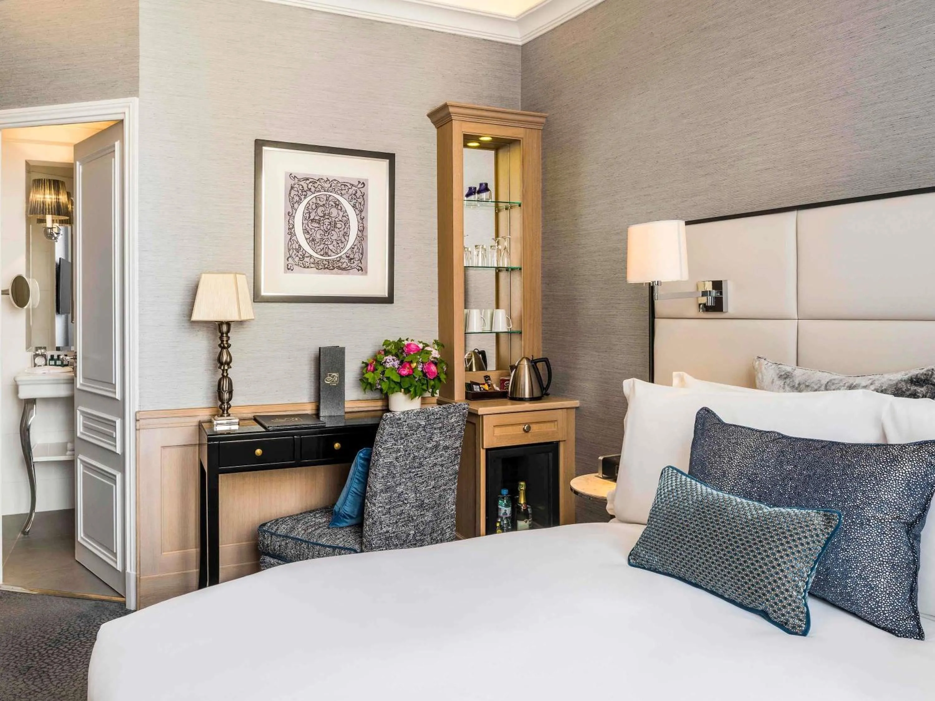 Bedroom, Bed in Sofitel Paris Baltimore Tour Eiffel