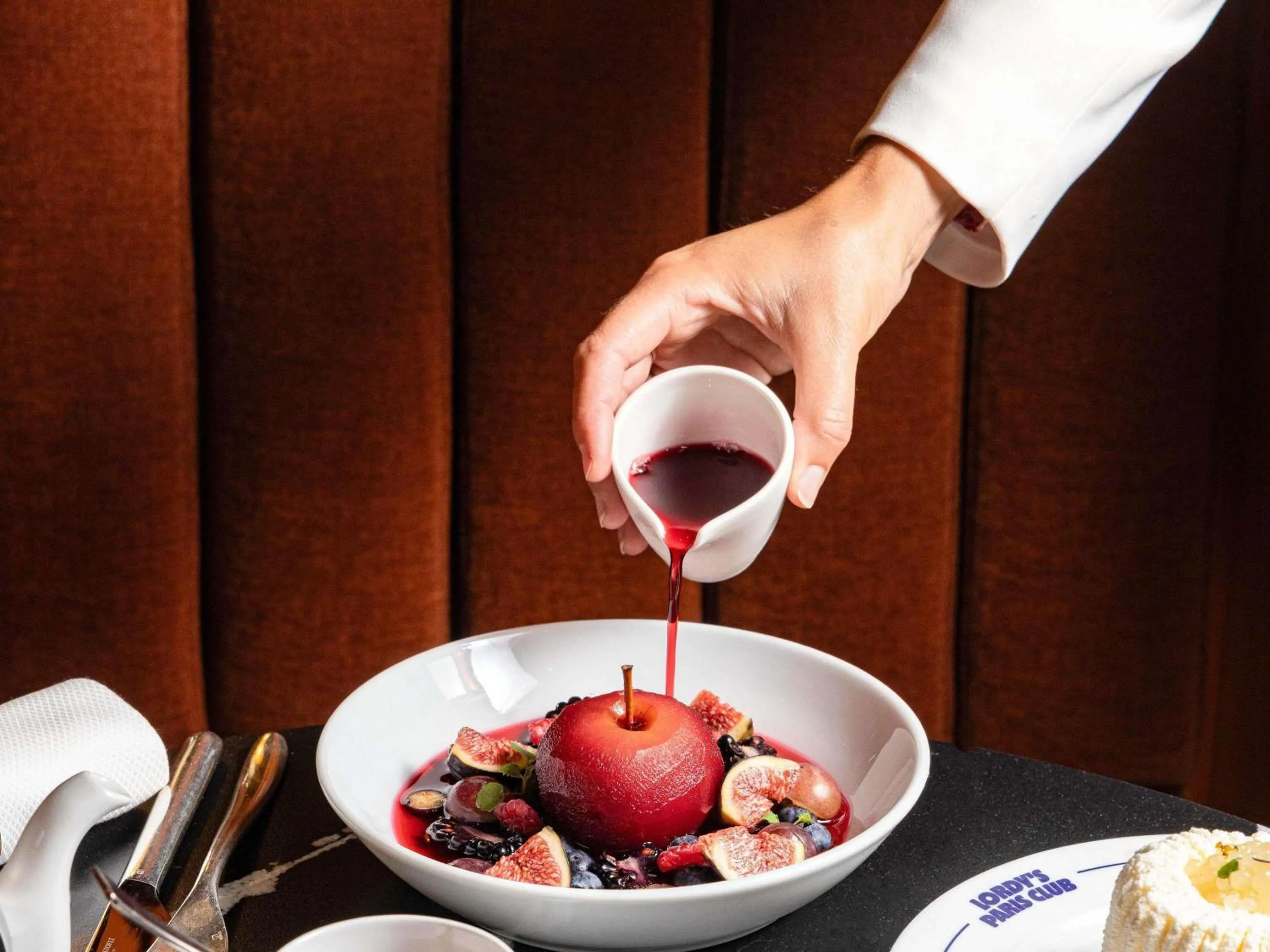 Restaurant/places to eat in Sofitel Paris Baltimore Tour Eiffel