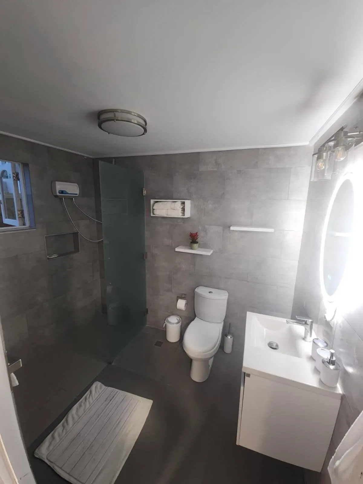 Bathroom in A1 Apartments Aruba