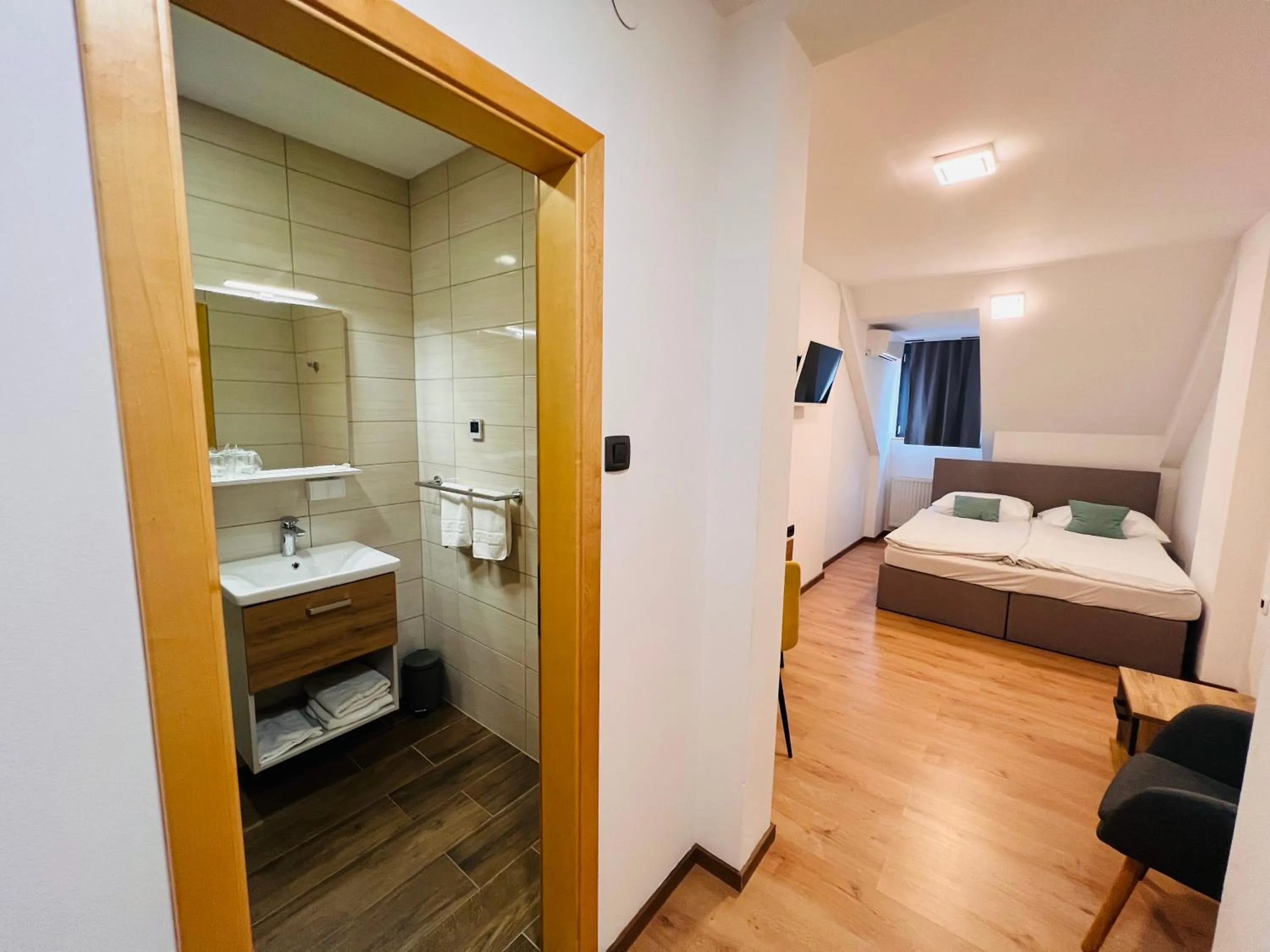 Toilet, Bed in Kozjanski dvor