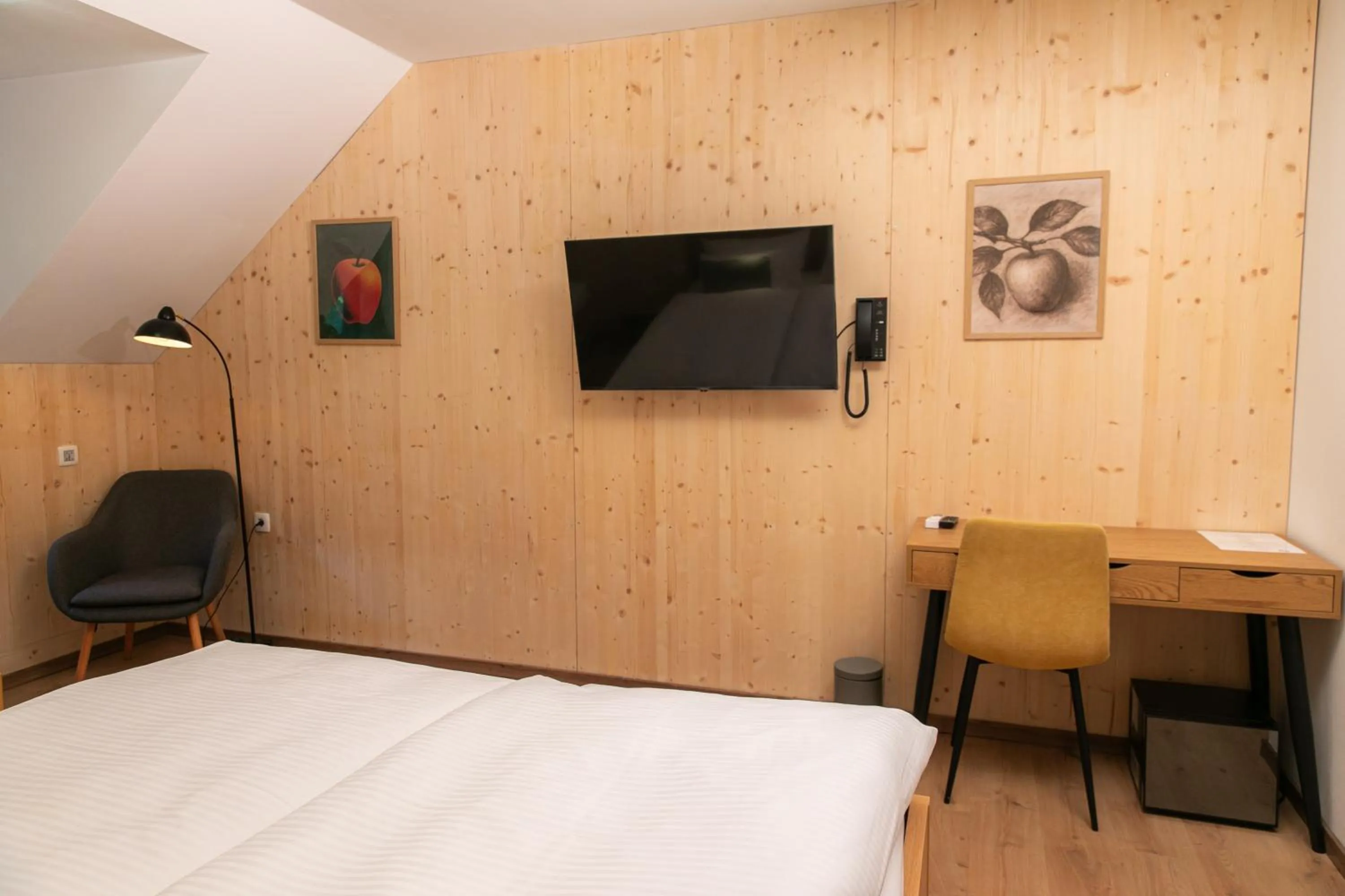 Property building, Bed in Kozjanski dvor