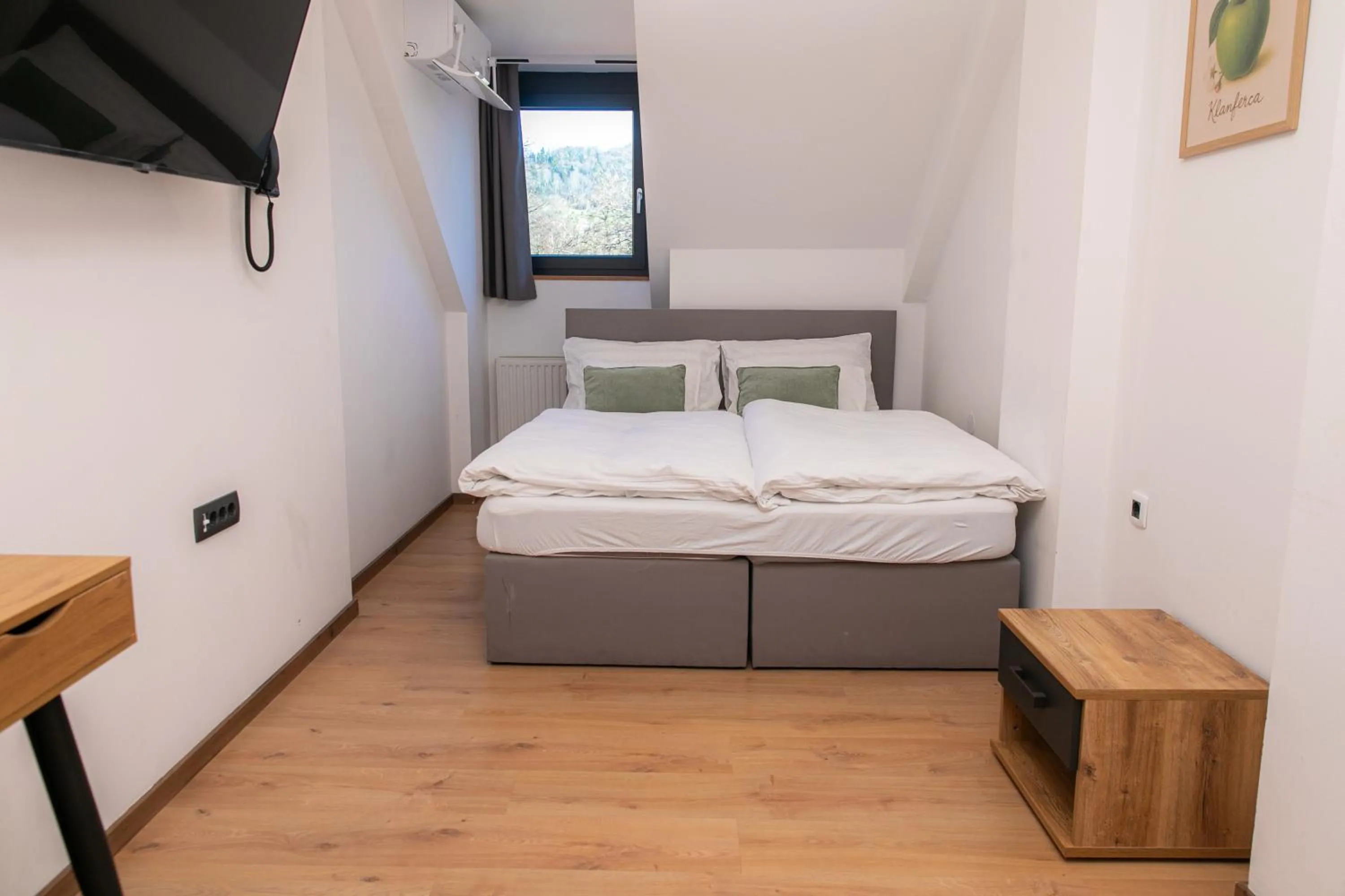 Bed in Kozjanski dvor