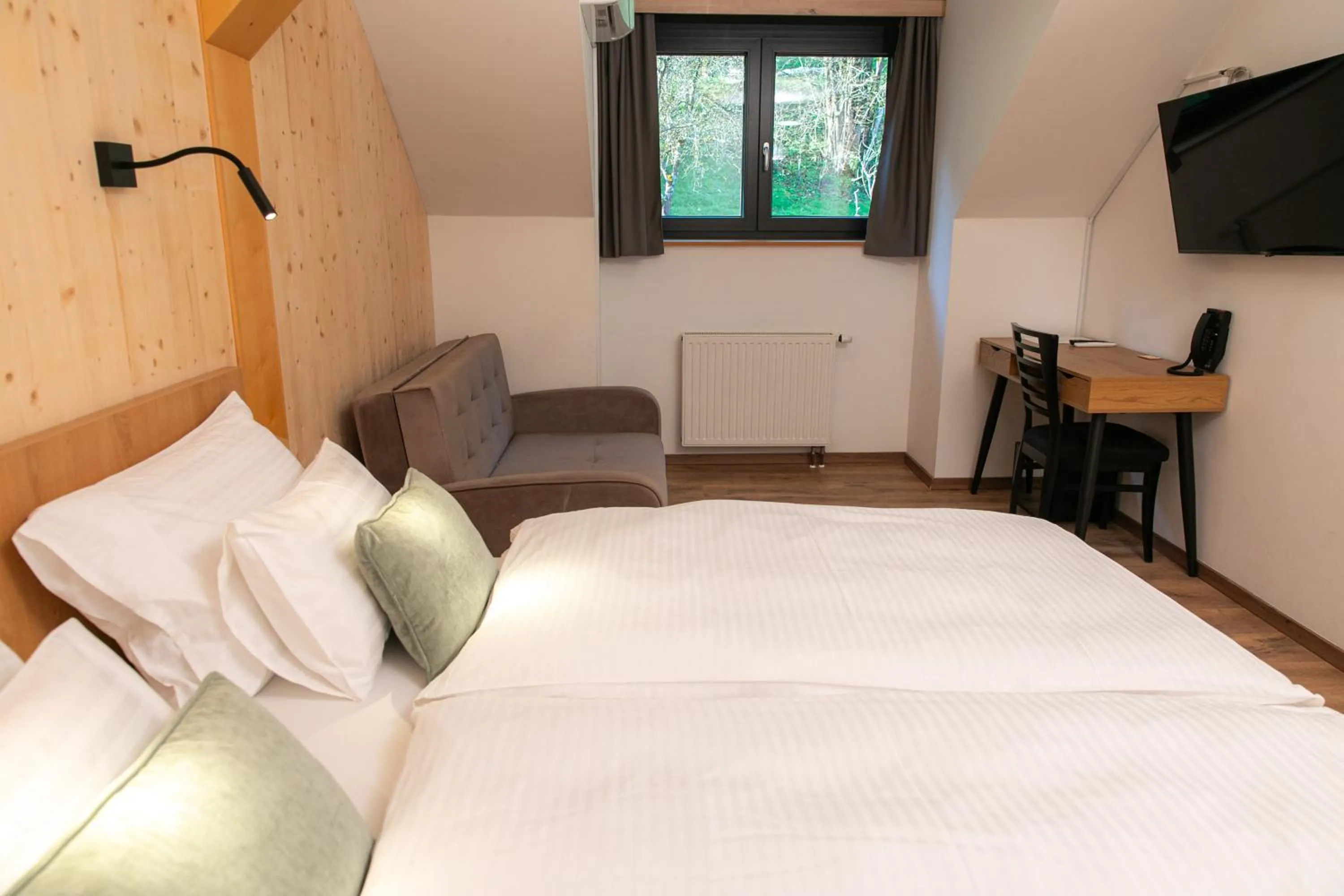 Property building, Bed in Kozjanski dvor