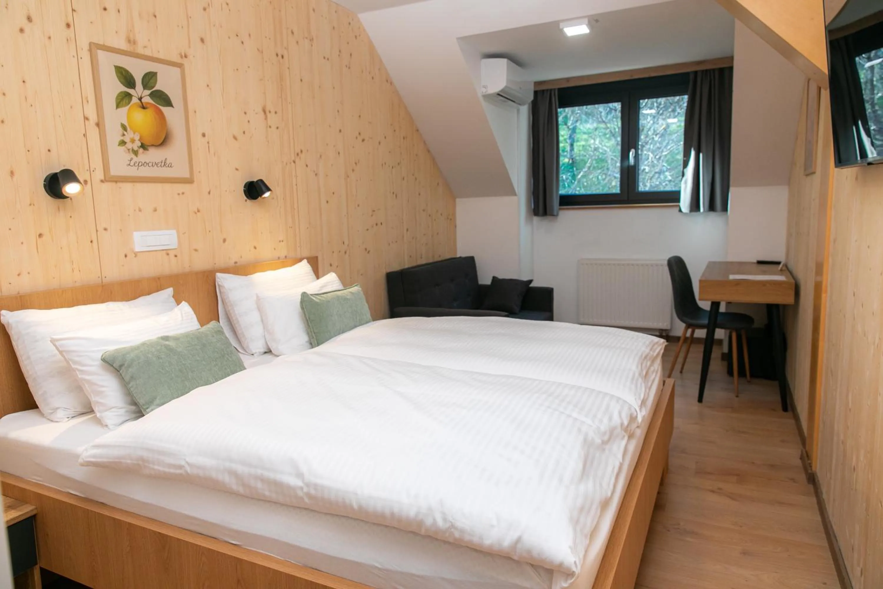 Property building, Bed in Kozjanski dvor