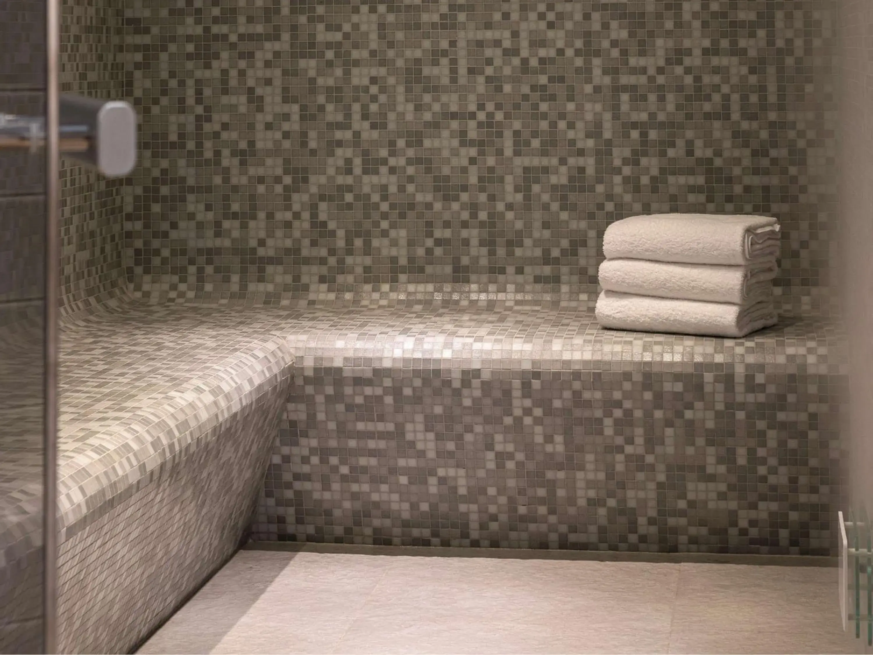 Spa and wellness centre/facilities in Pullman Paris Centre - Bercy Spa and wellness centre/facilities in Pullman Paris Centre - Bercy