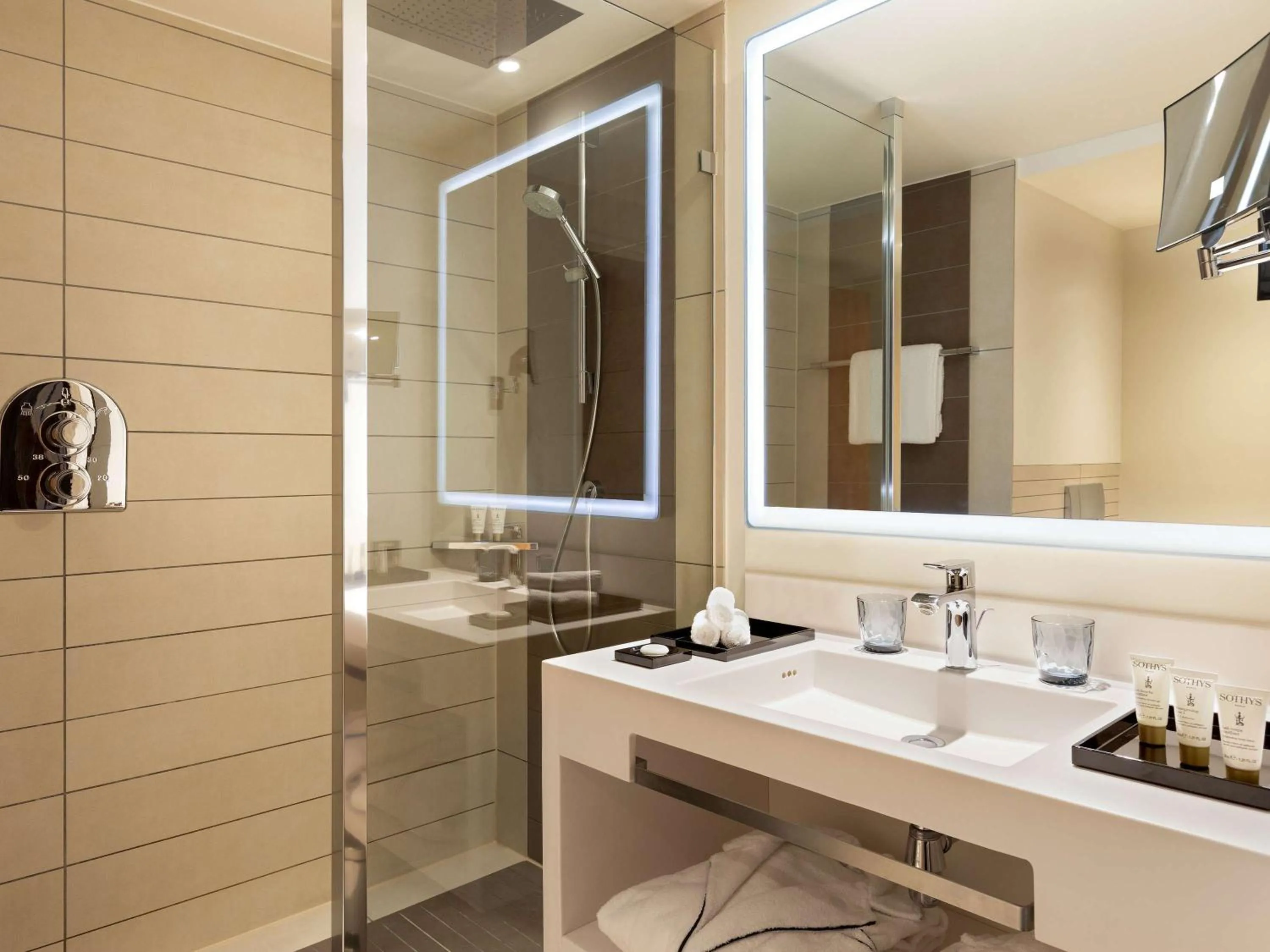 Bathroom in Pullman Paris Centre - Bercy