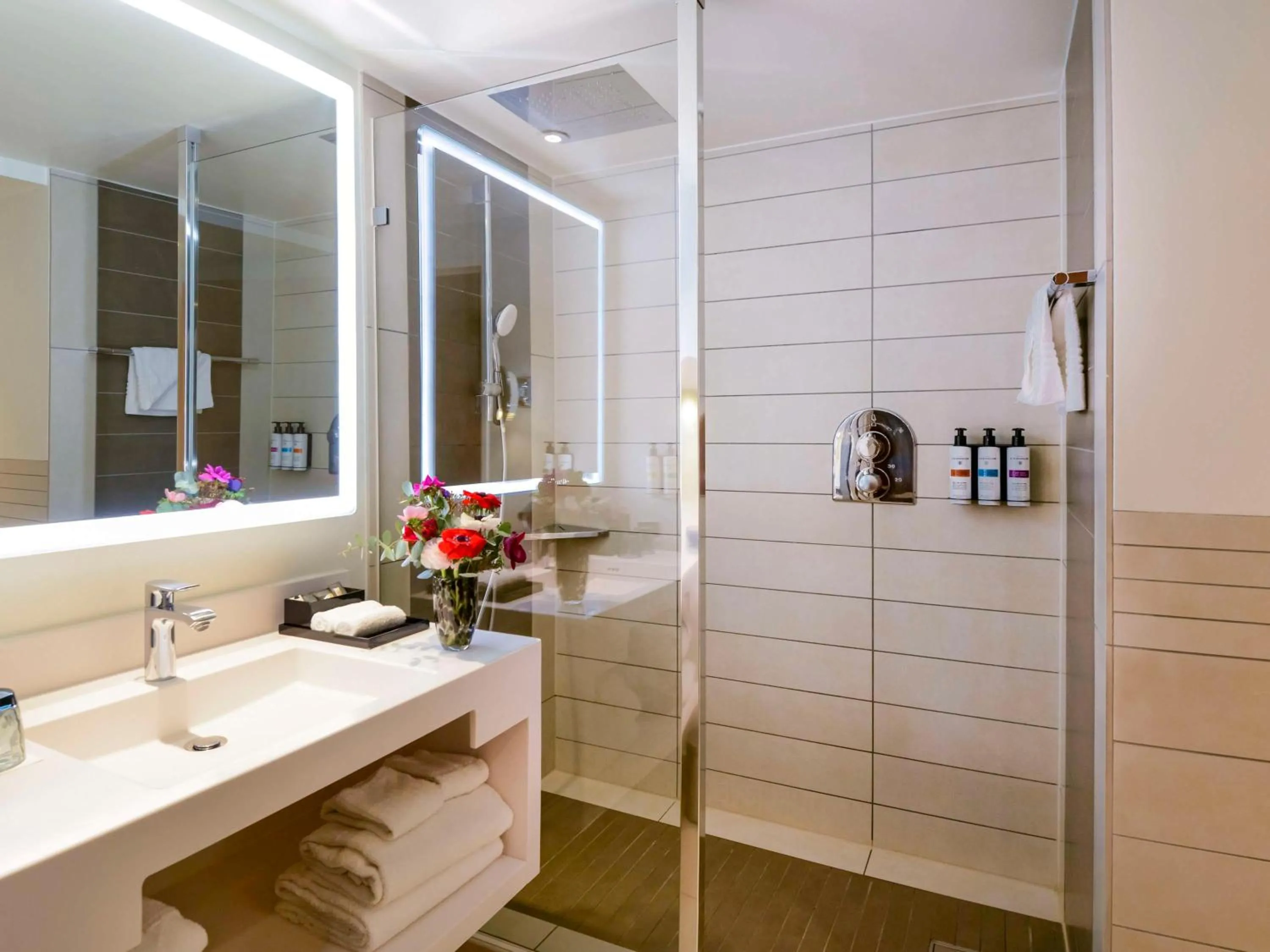 Bathroom in Pullman Paris Centre - Bercy