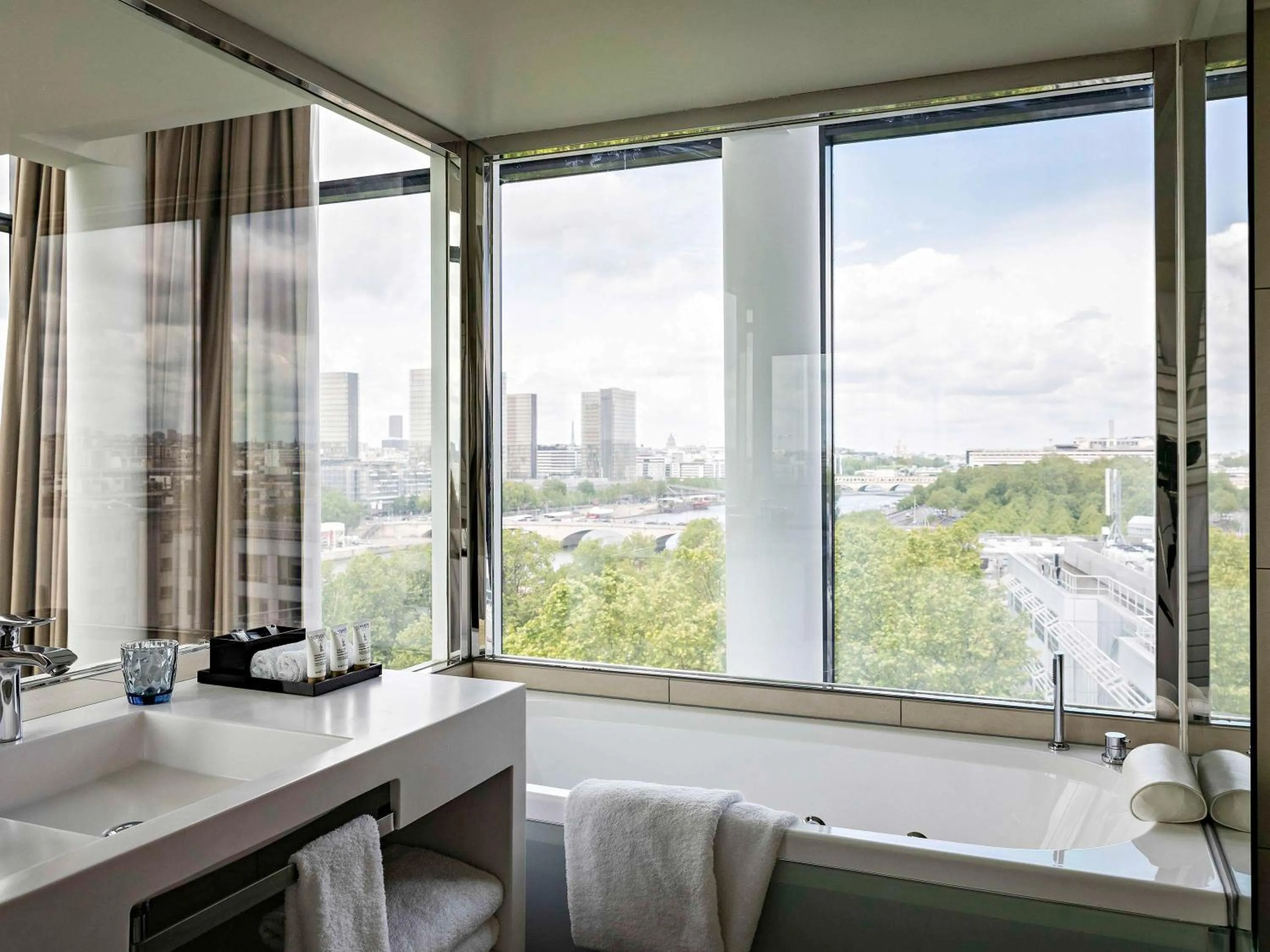 Bathroom in Pullman Paris Centre - Bercy