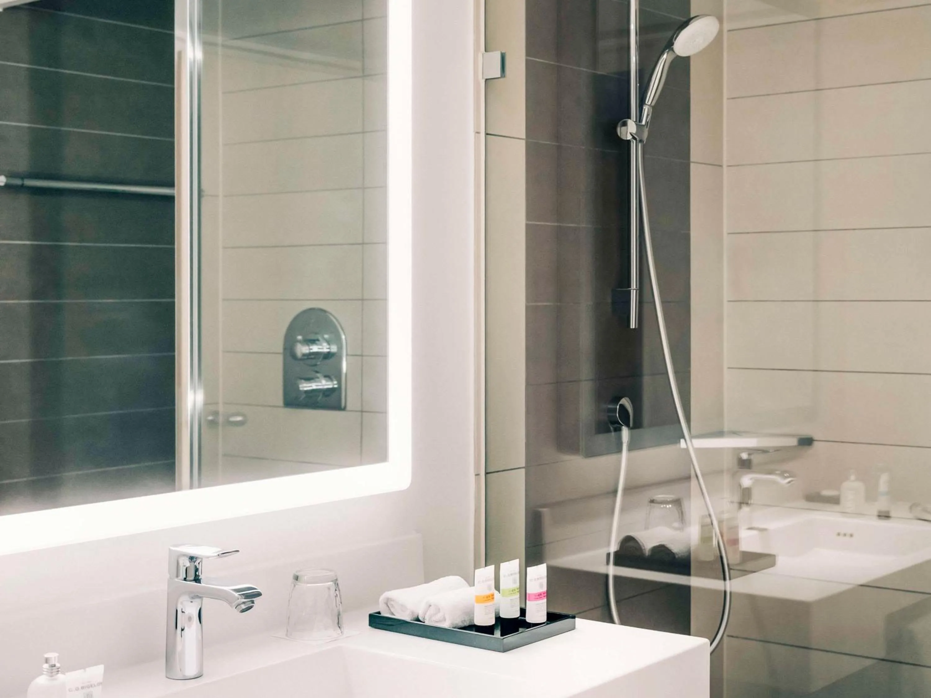 Bathroom in Pullman Paris Centre - Bercy