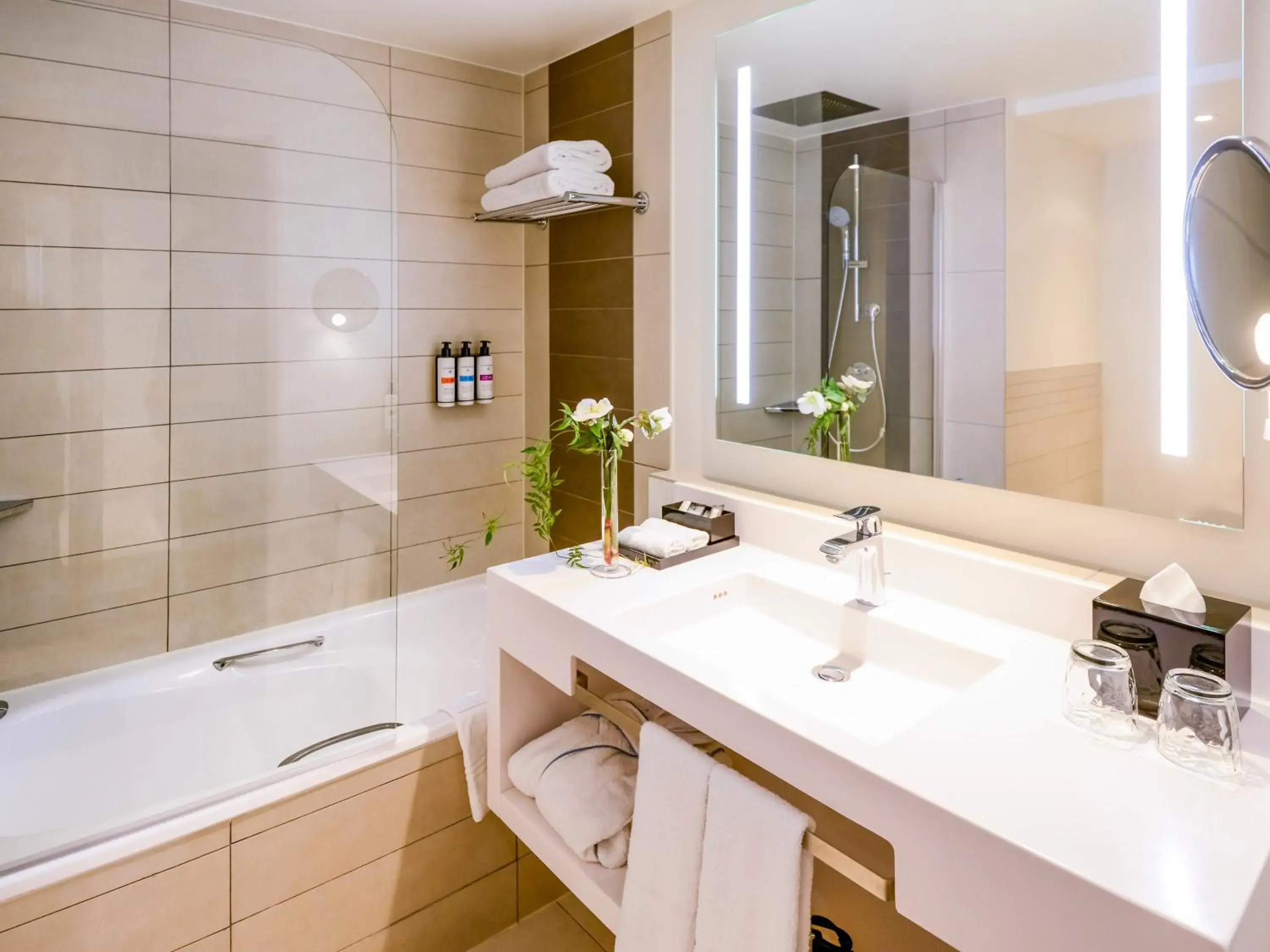 Premium Superior Family room with two double beds in Pullman Paris Centre - Bercy Premium Superior Family room with two double beds in Pullman Paris Centre - Bercy