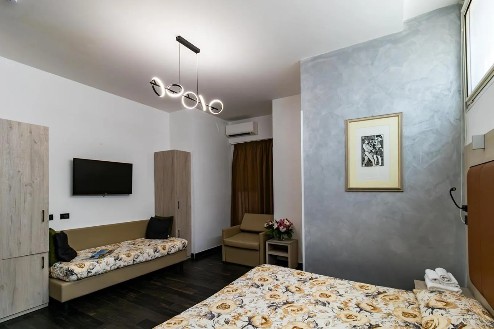 Bed in Borgo Pio Suites Inn