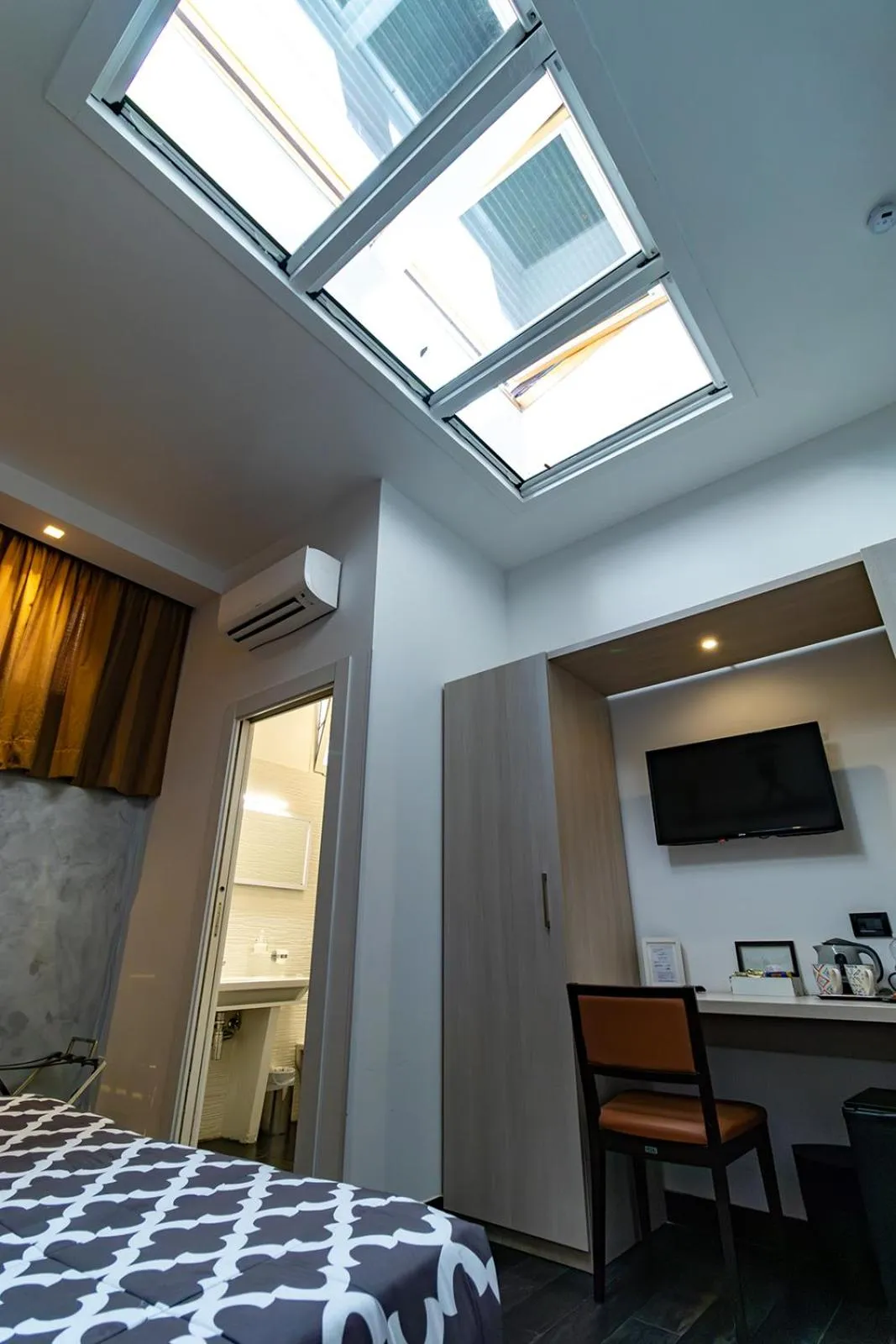 Bed in Borgo Pio Suites Inn