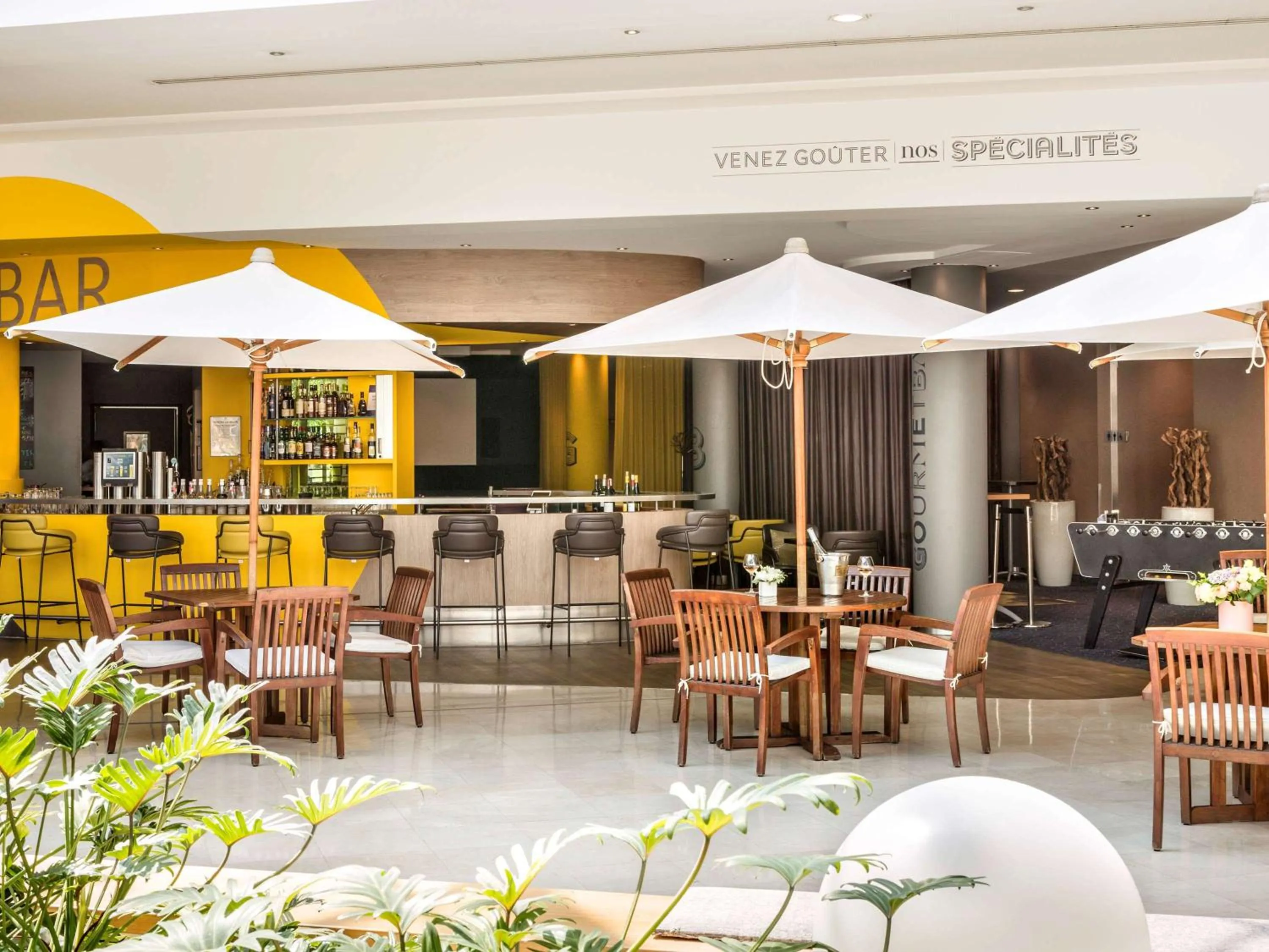 Lounge or bar in Novotel Paris Roissy CDG Convention