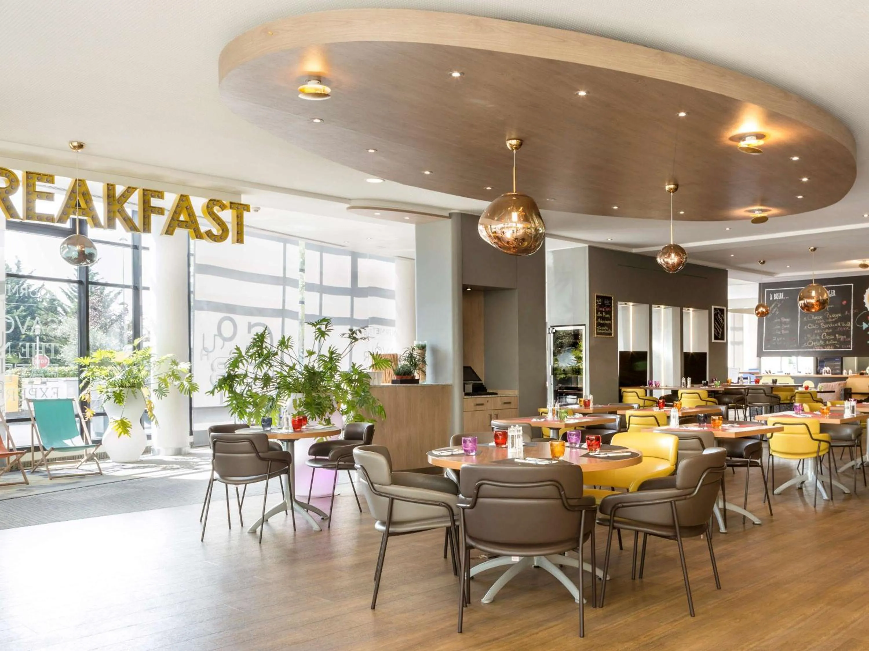 Restaurant/places to eat in Novotel Paris Roissy CDG Convention