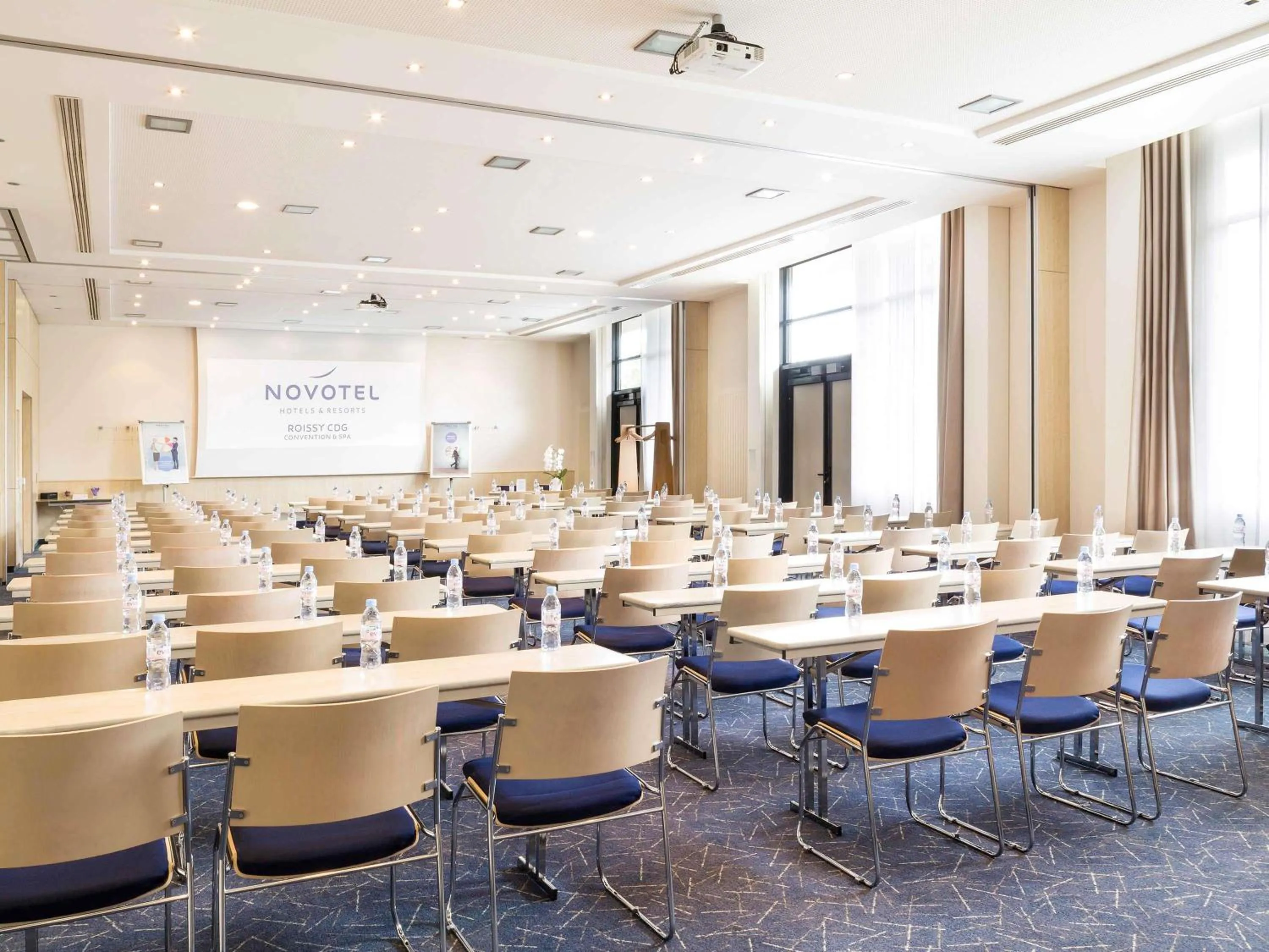 Meeting/conference room in Novotel Paris Roissy CDG Convention