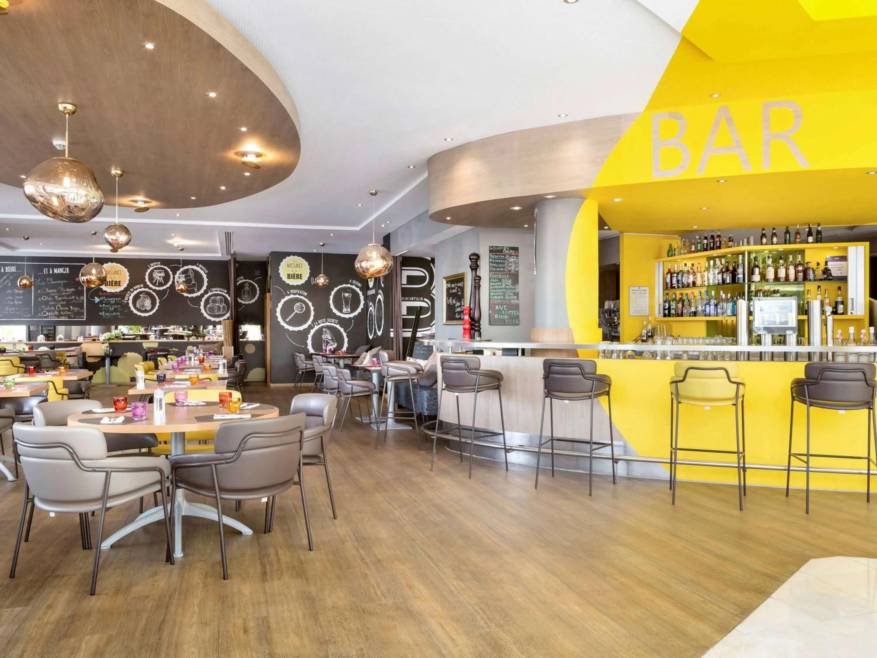 Restaurant/places to eat in Novotel Paris Roissy CDG Convention