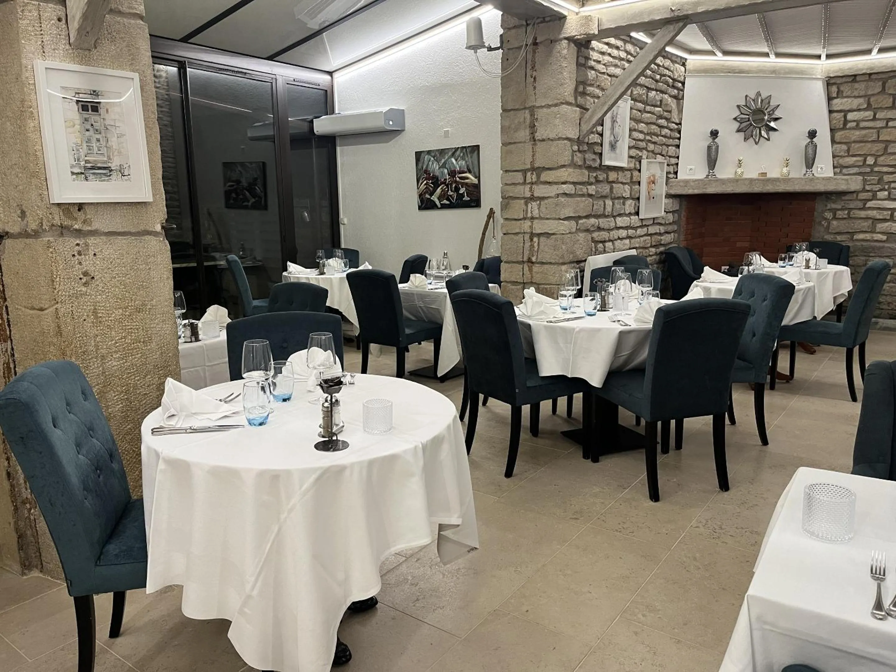 Dining area in Logis Le Marronnier