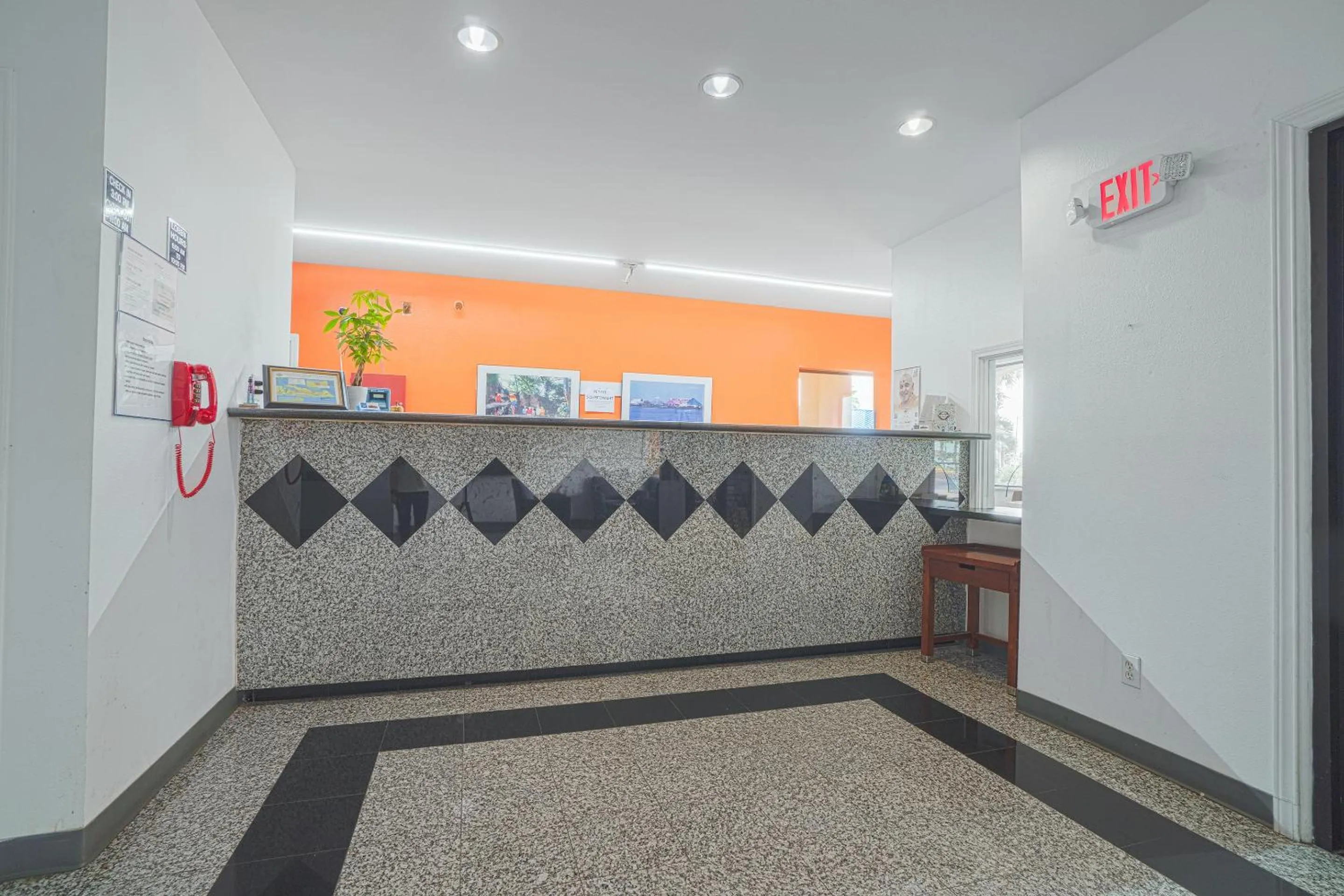 Lobby or reception in Island Inn By OYO Galveston Beach, TX