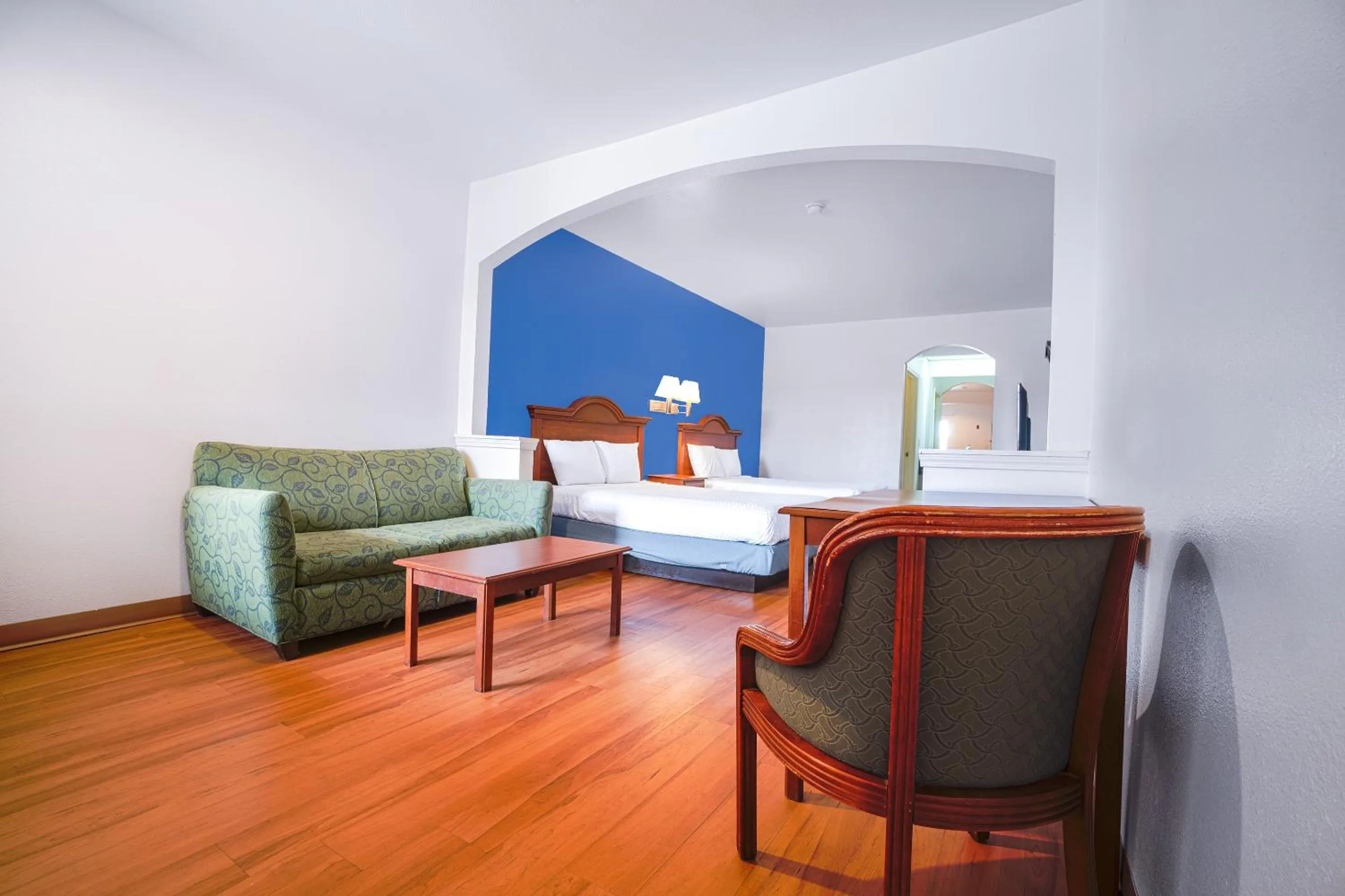 Bedroom, Bed in Island Inn By OYO Galveston Beach, TX