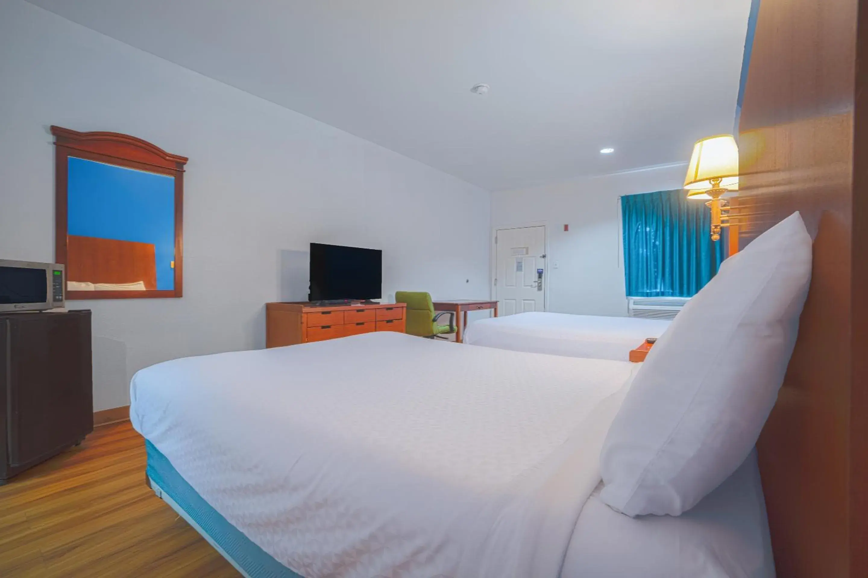 Bedroom, Bed in Island Inn By OYO Galveston Beach, TX Bedroom, Bed in Island Inn By OYO Galveston Beach, TX