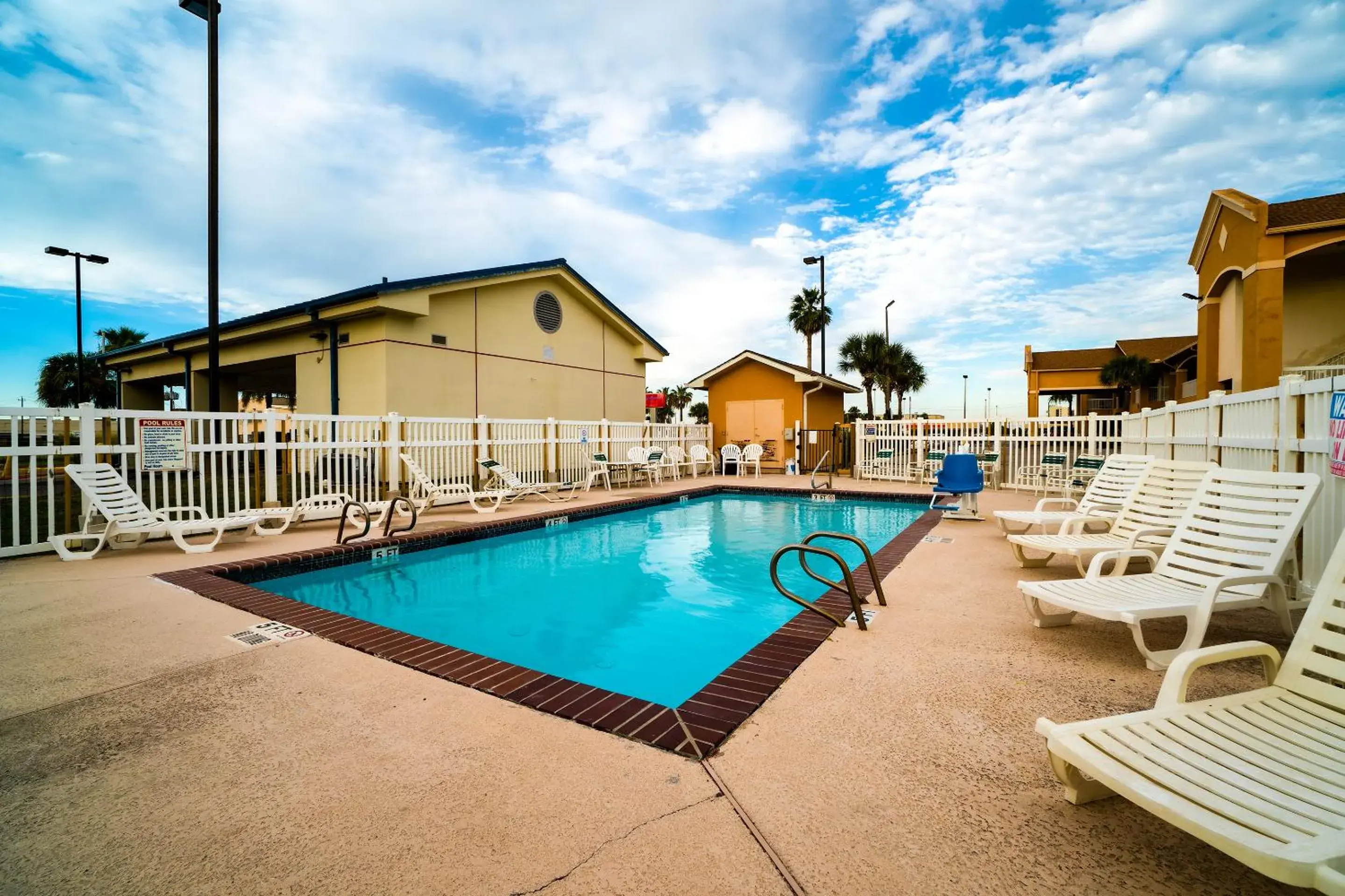 Swimming pool in Island Inn By OYO Galveston Beach, TX Swimming pool in Island Inn By OYO Galveston Beach, TX