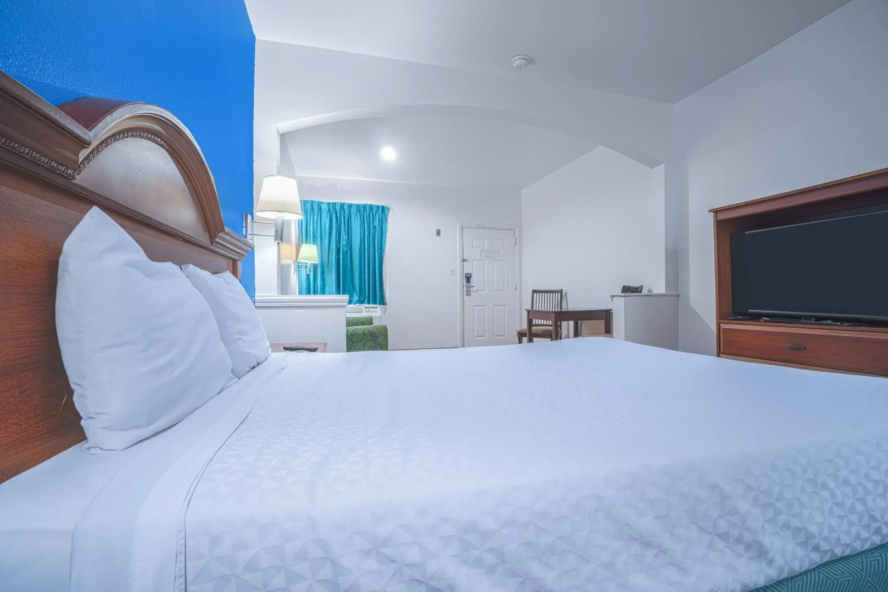 Queen Bed Non-Smoking in Island Inn By OYO Galveston Beach, TX Queen Bed Non-Smoking in Island Inn By OYO Galveston Beach, TX