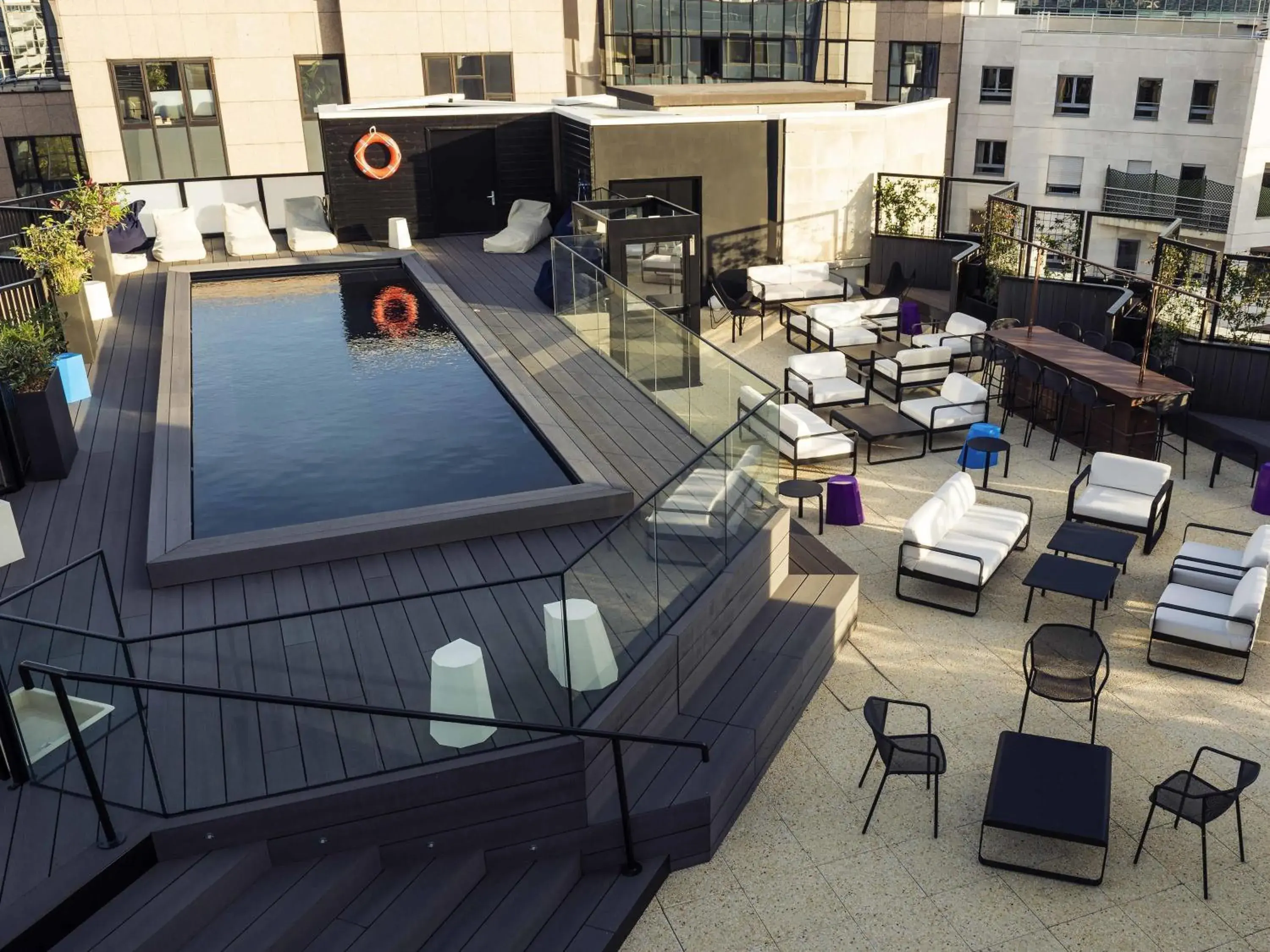 Pool view in Mercure Paris Boulogne Pool view in Mercure Paris Boulogne