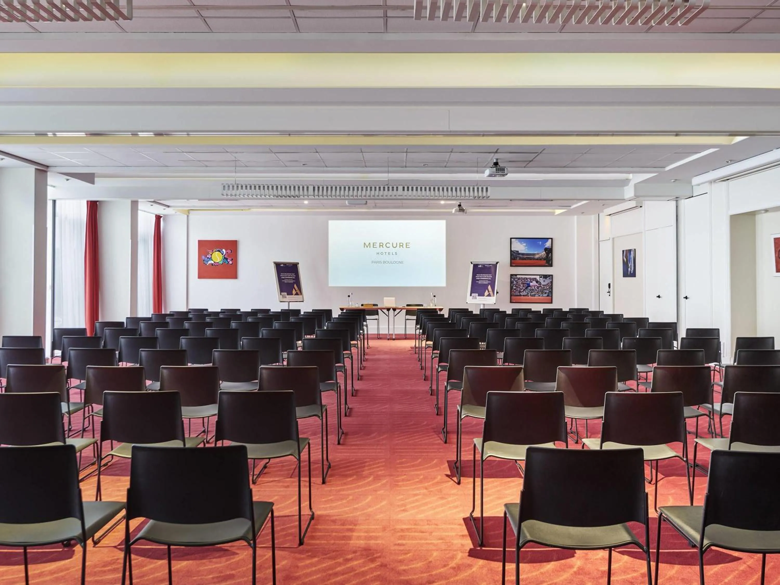 Meeting/conference room in Mercure Paris Boulogne