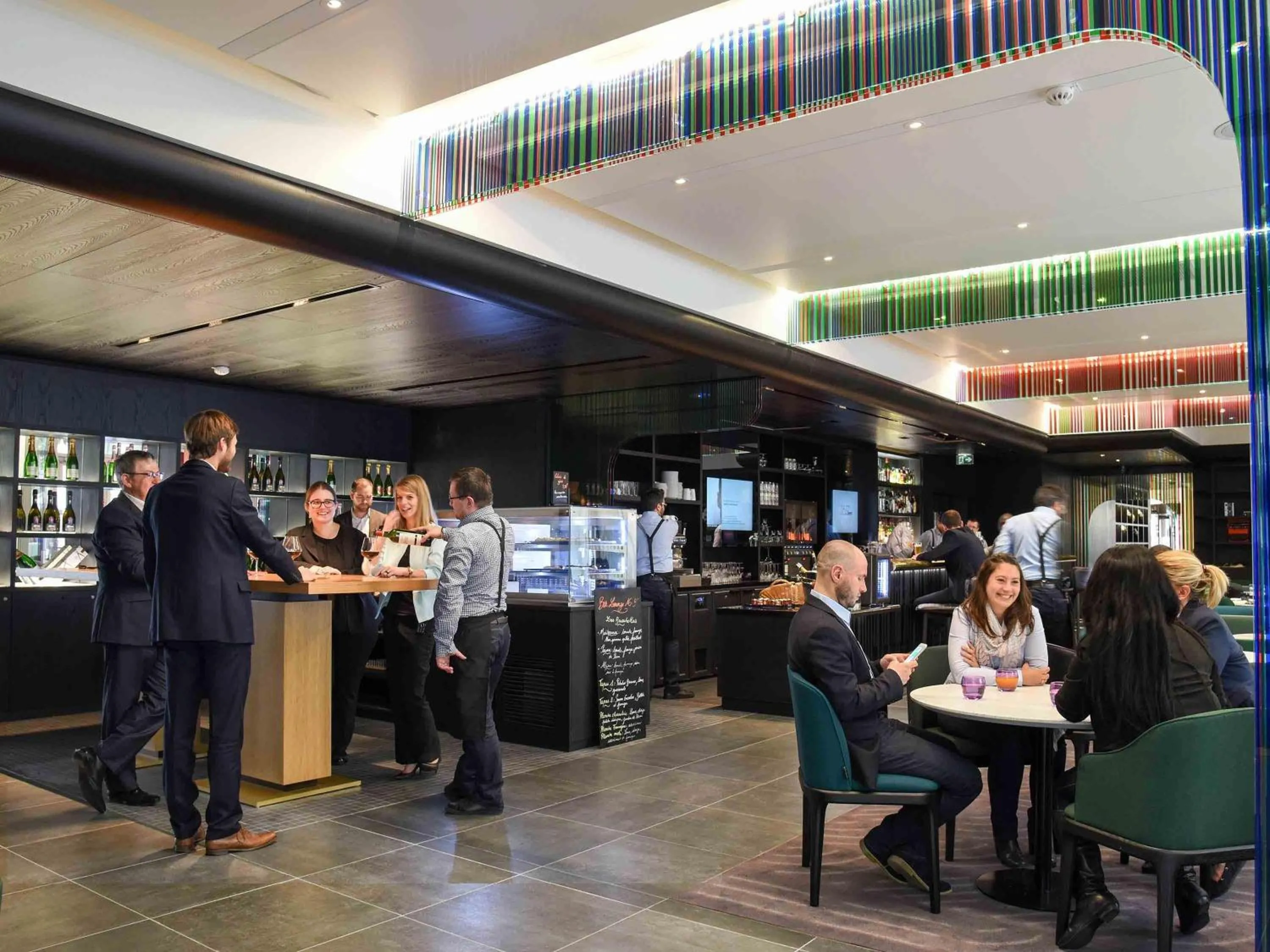 Lounge or bar in Mercure Paris Boulogne