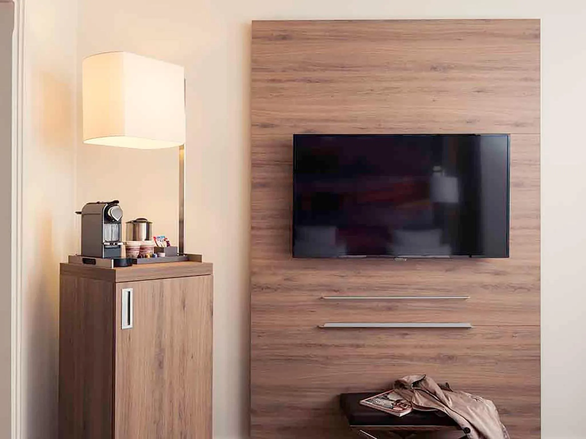 Toilet in Mercure Paris Boulogne