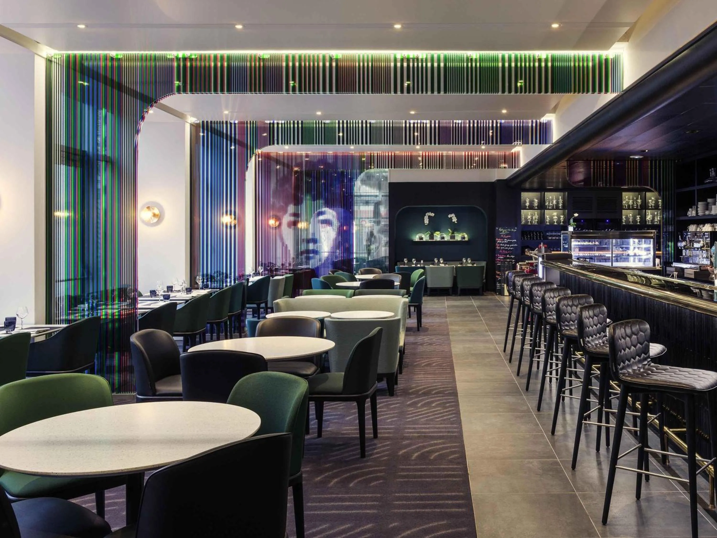 Restaurant/places to eat in Mercure Paris Boulogne