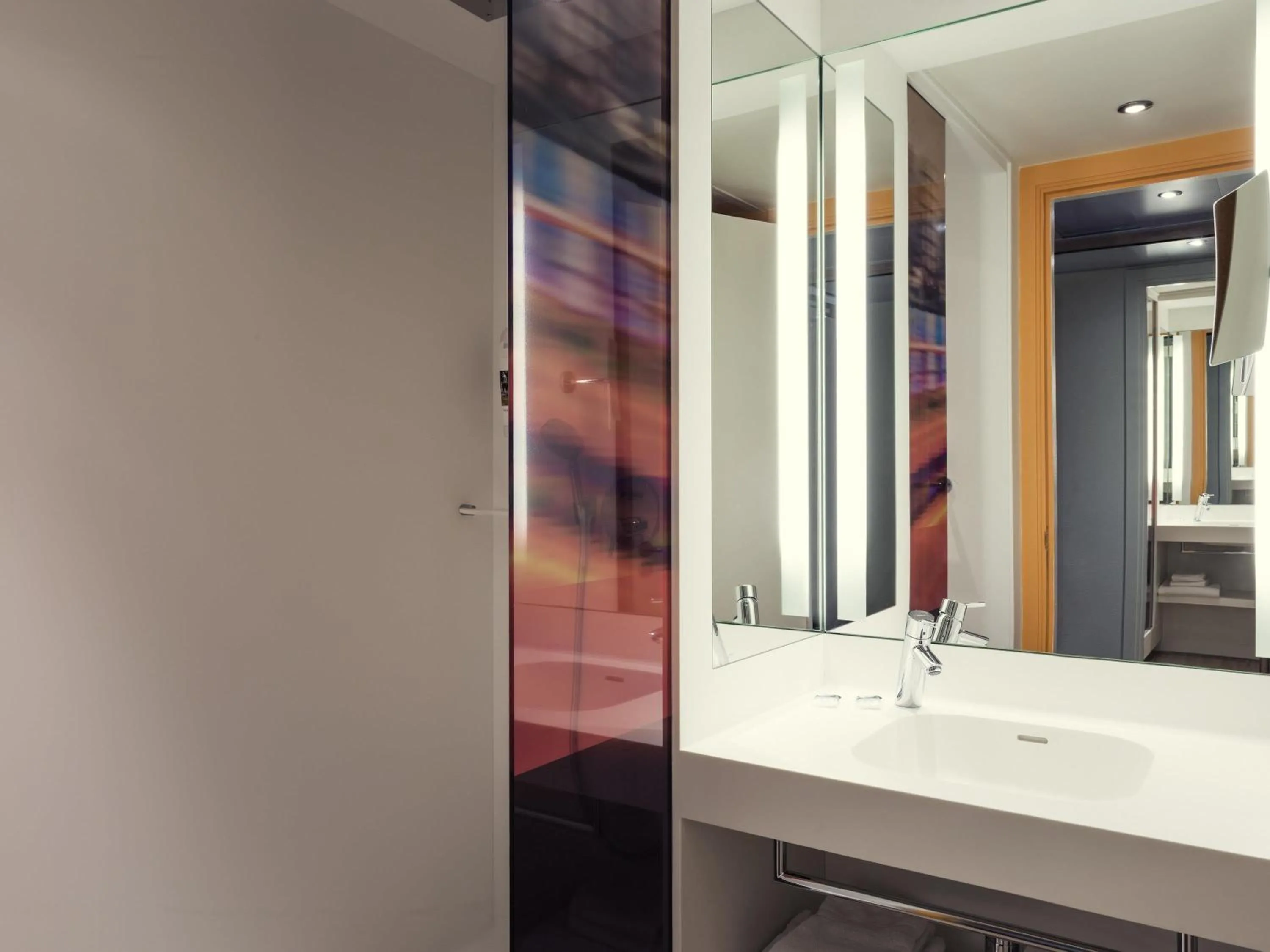 Bedroom in Mercure Paris Boulogne