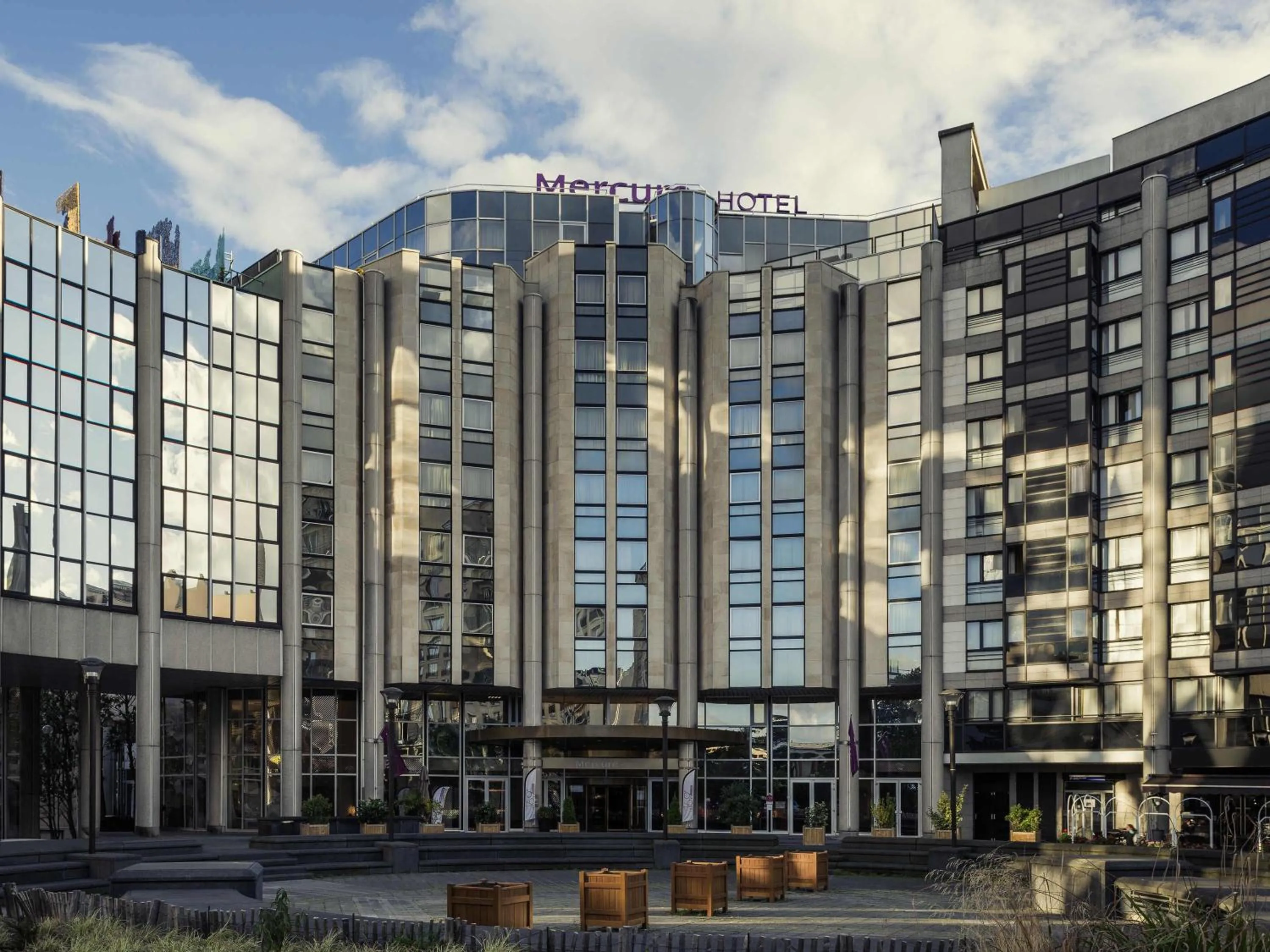 Property building in Mercure Paris Boulogne