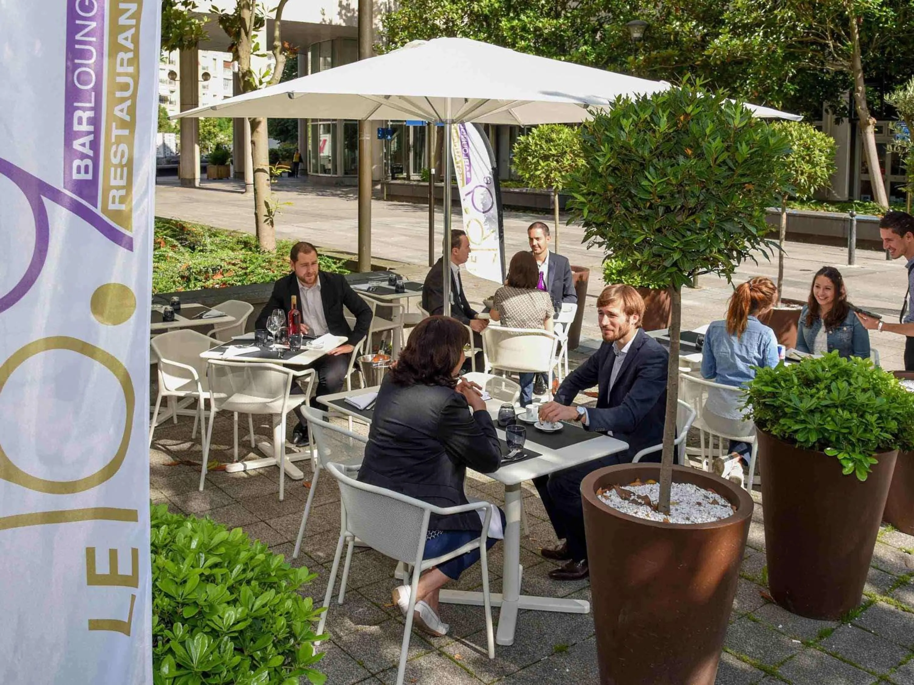 Lounge or bar in Mercure Paris Boulogne