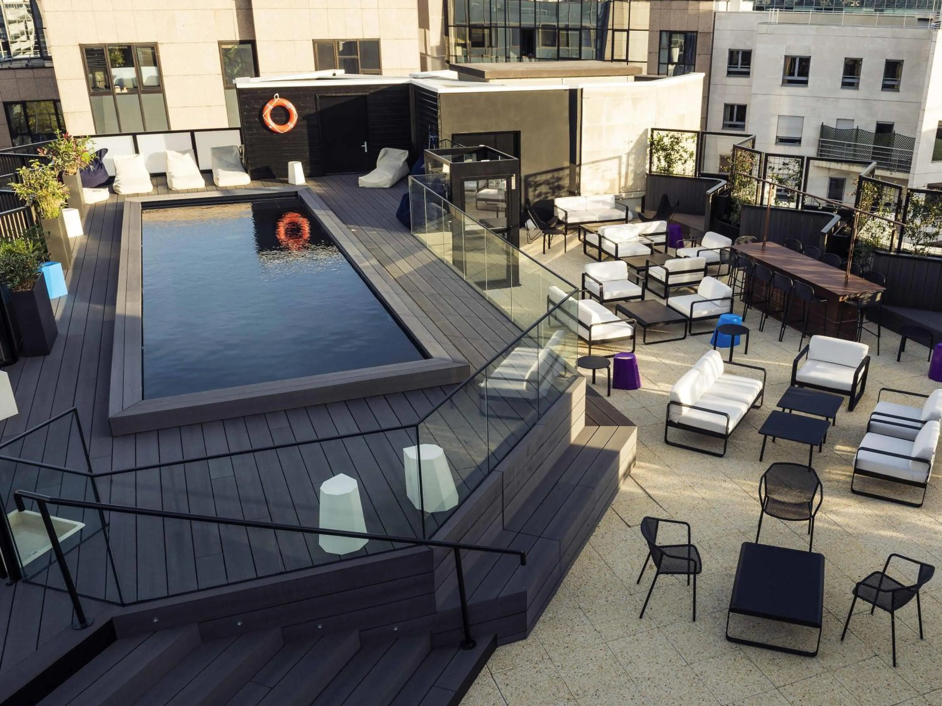 Pool view in Mercure Paris Boulogne
