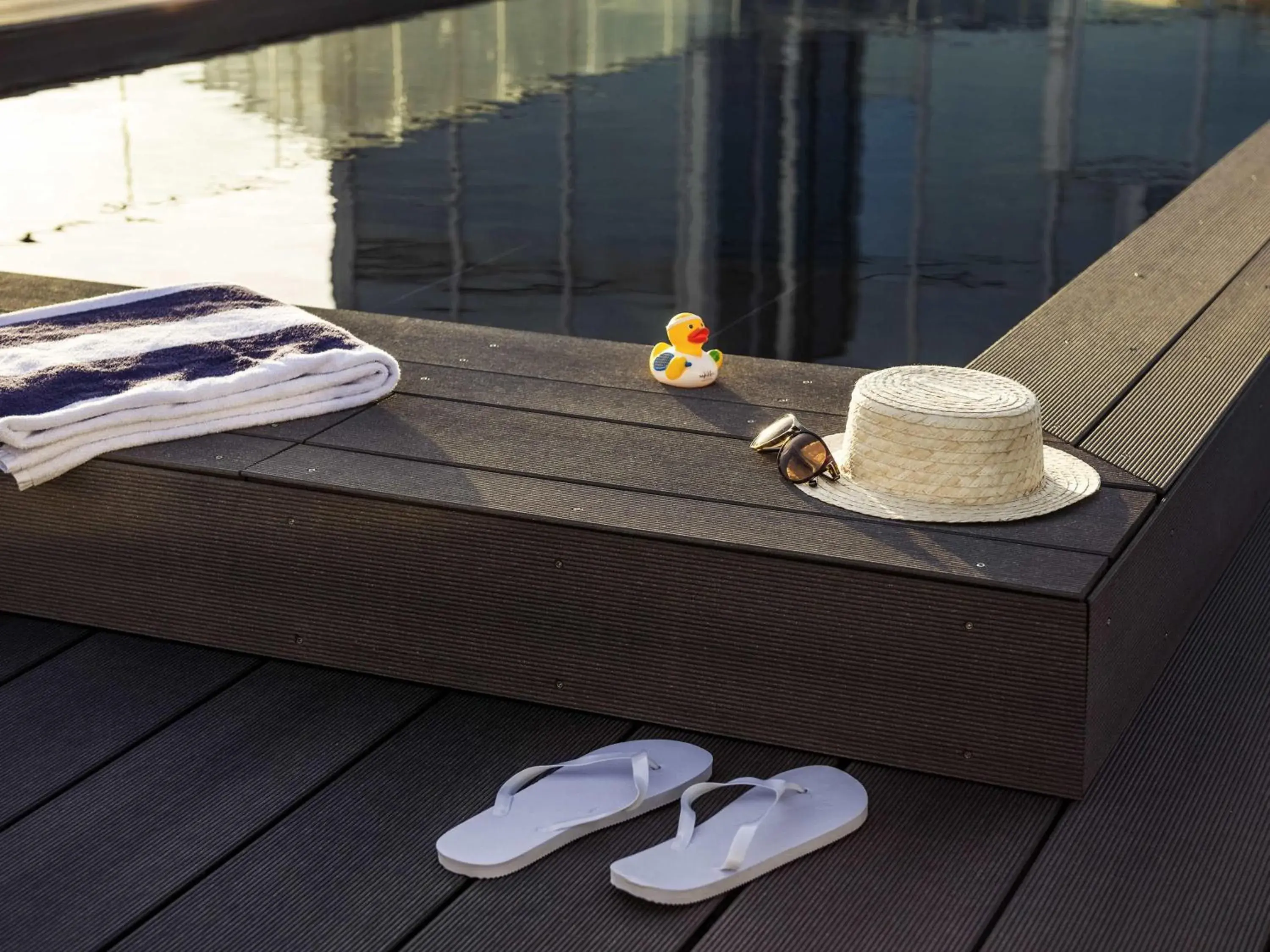 Pool view in Mercure Paris Boulogne Pool view in Mercure Paris Boulogne