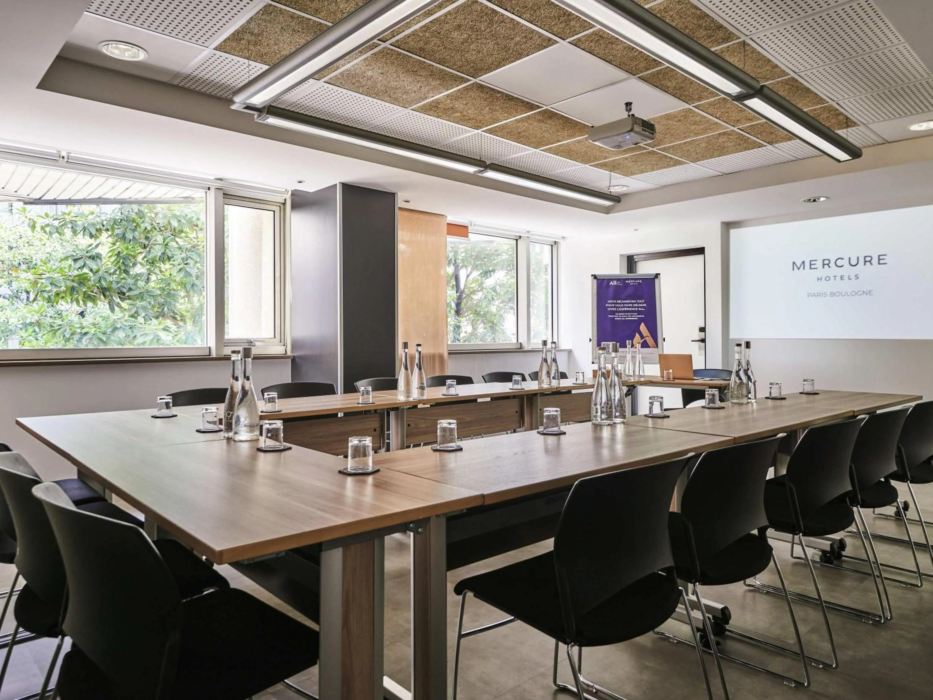 Meeting/conference room in Mercure Paris Boulogne