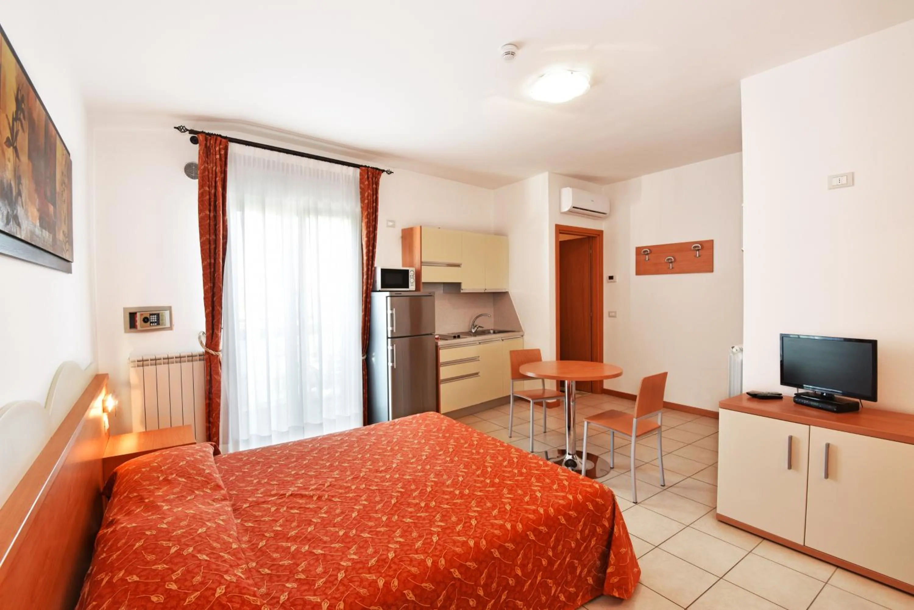 Kitchen or kitchenette, Bed in Hotel Villa Olga