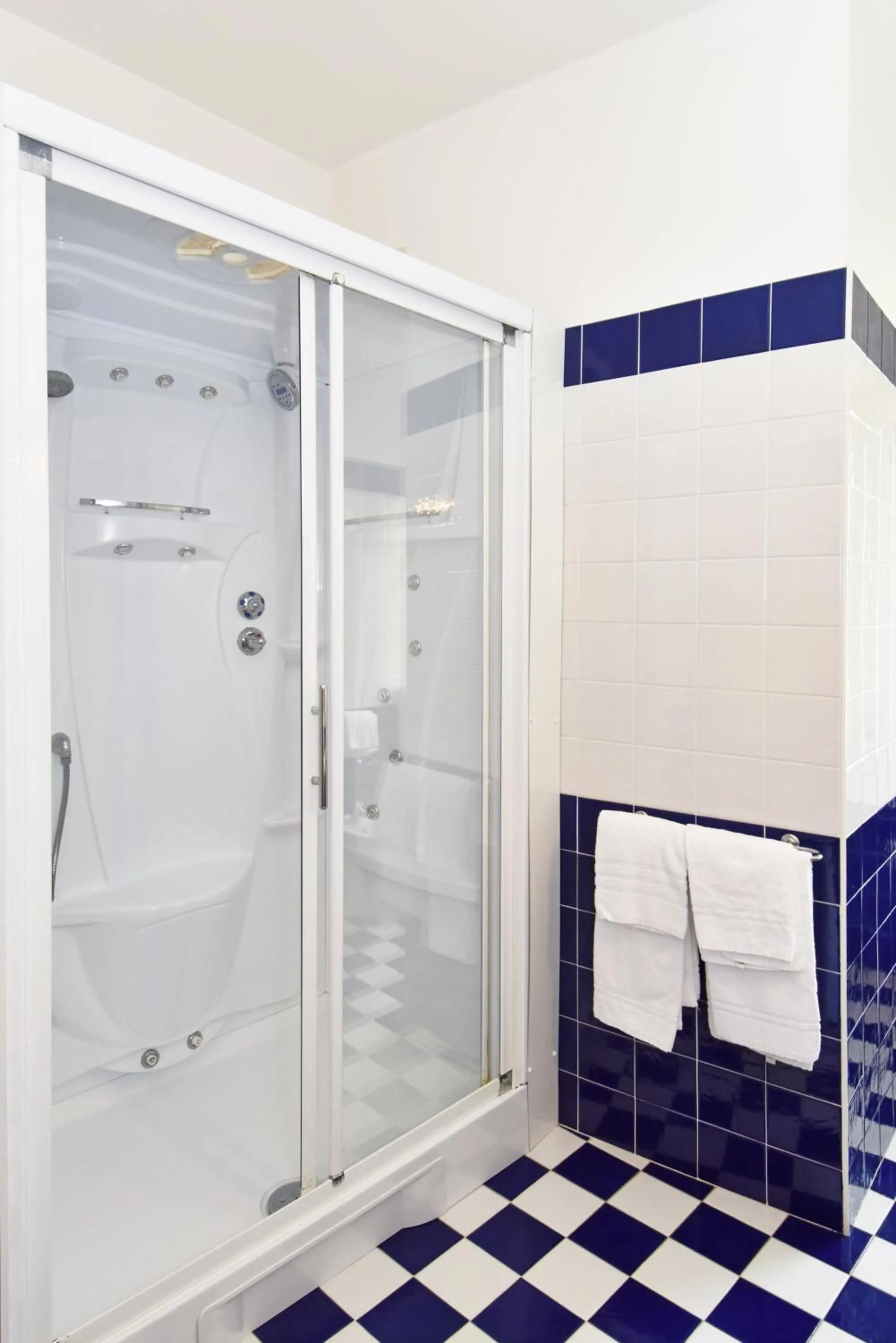 Shower in Hotel Villa Olga