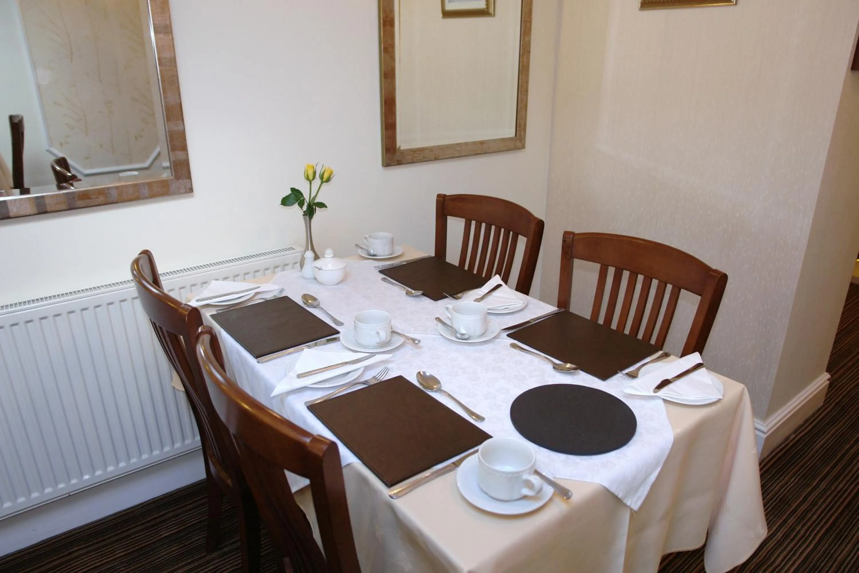 Restaurant/places to eat in Cedar Lodge