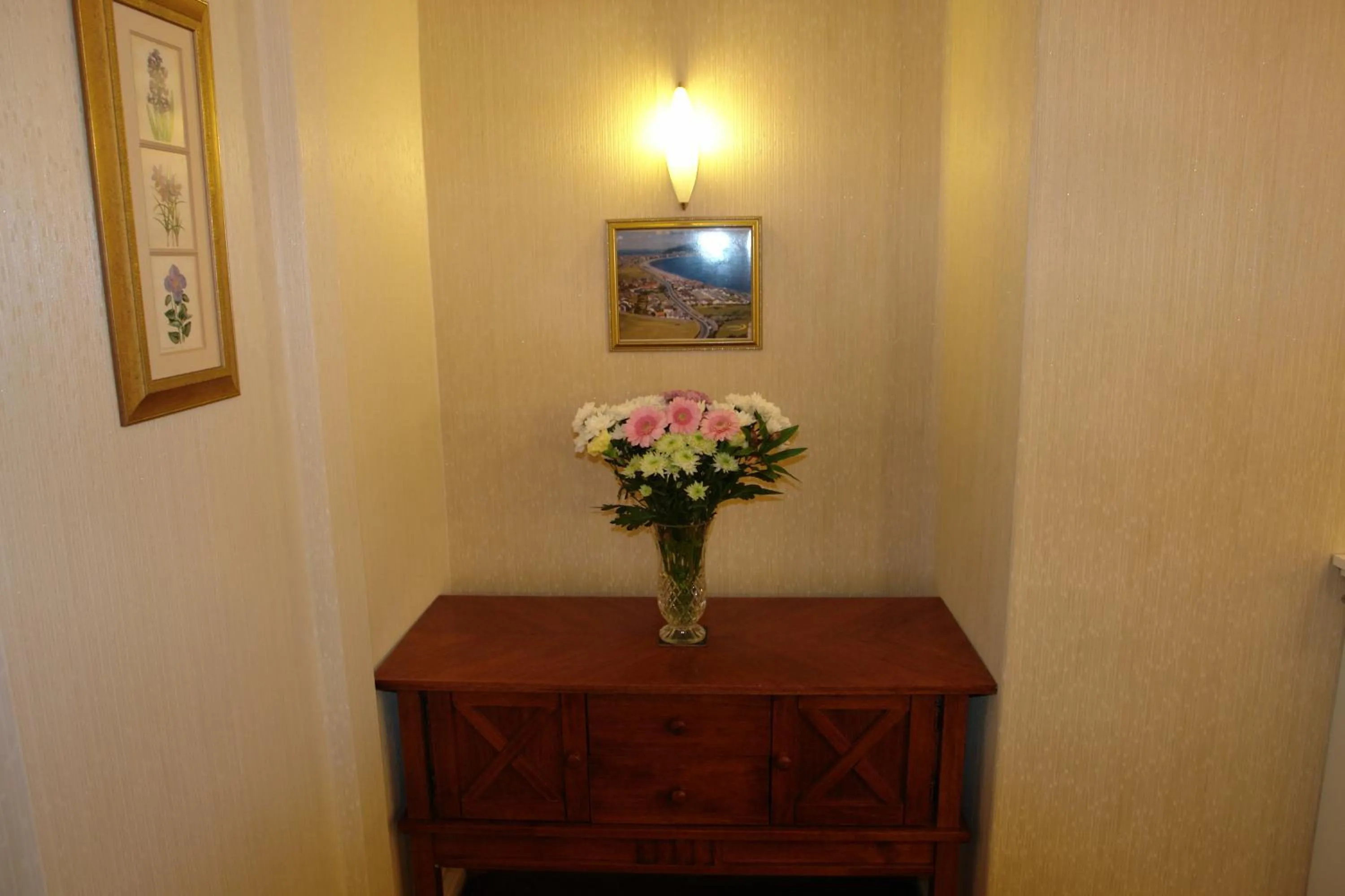 Decorative detail in Cedar Lodge