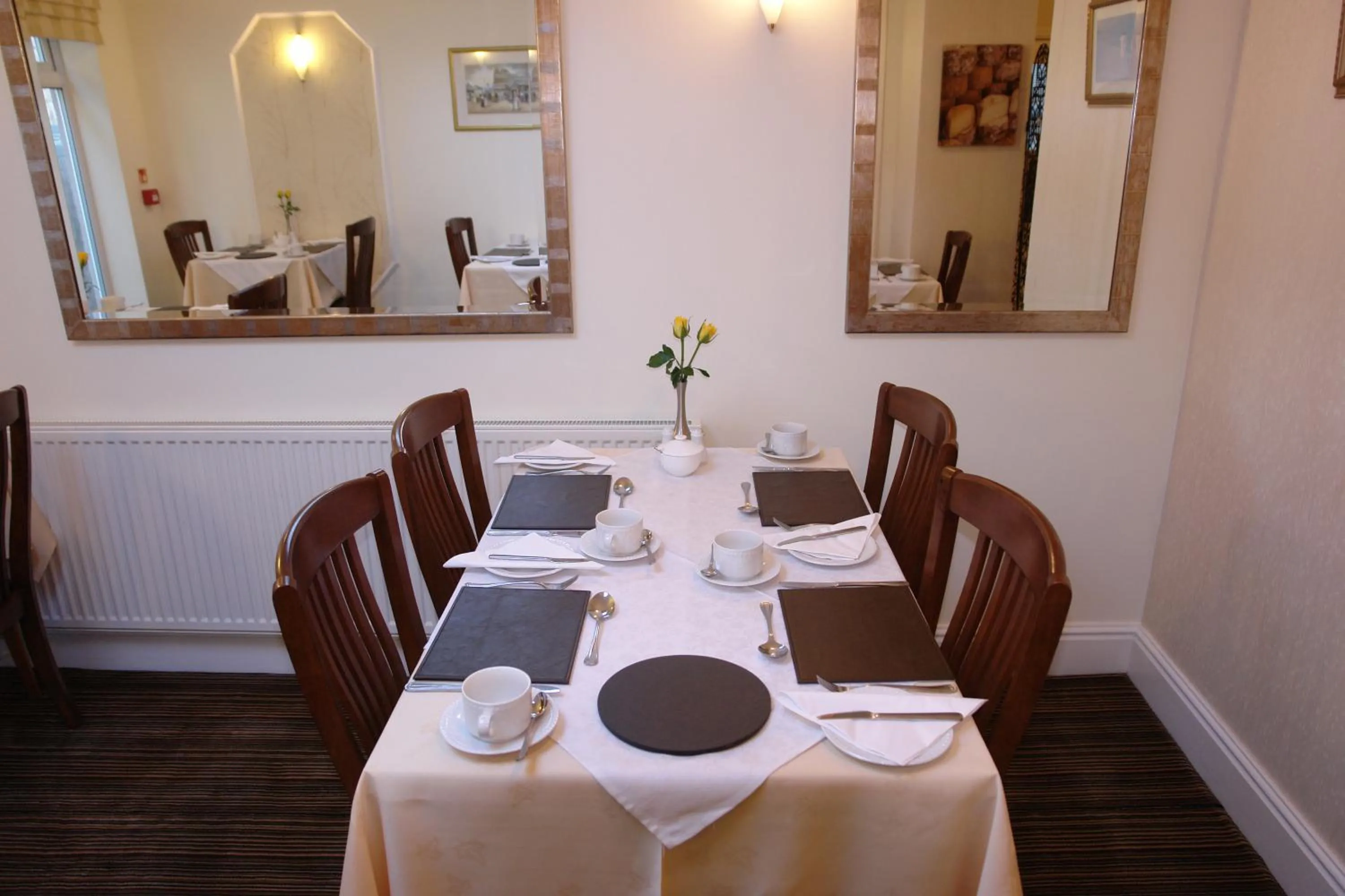 Restaurant/places to eat in Cedar Lodge