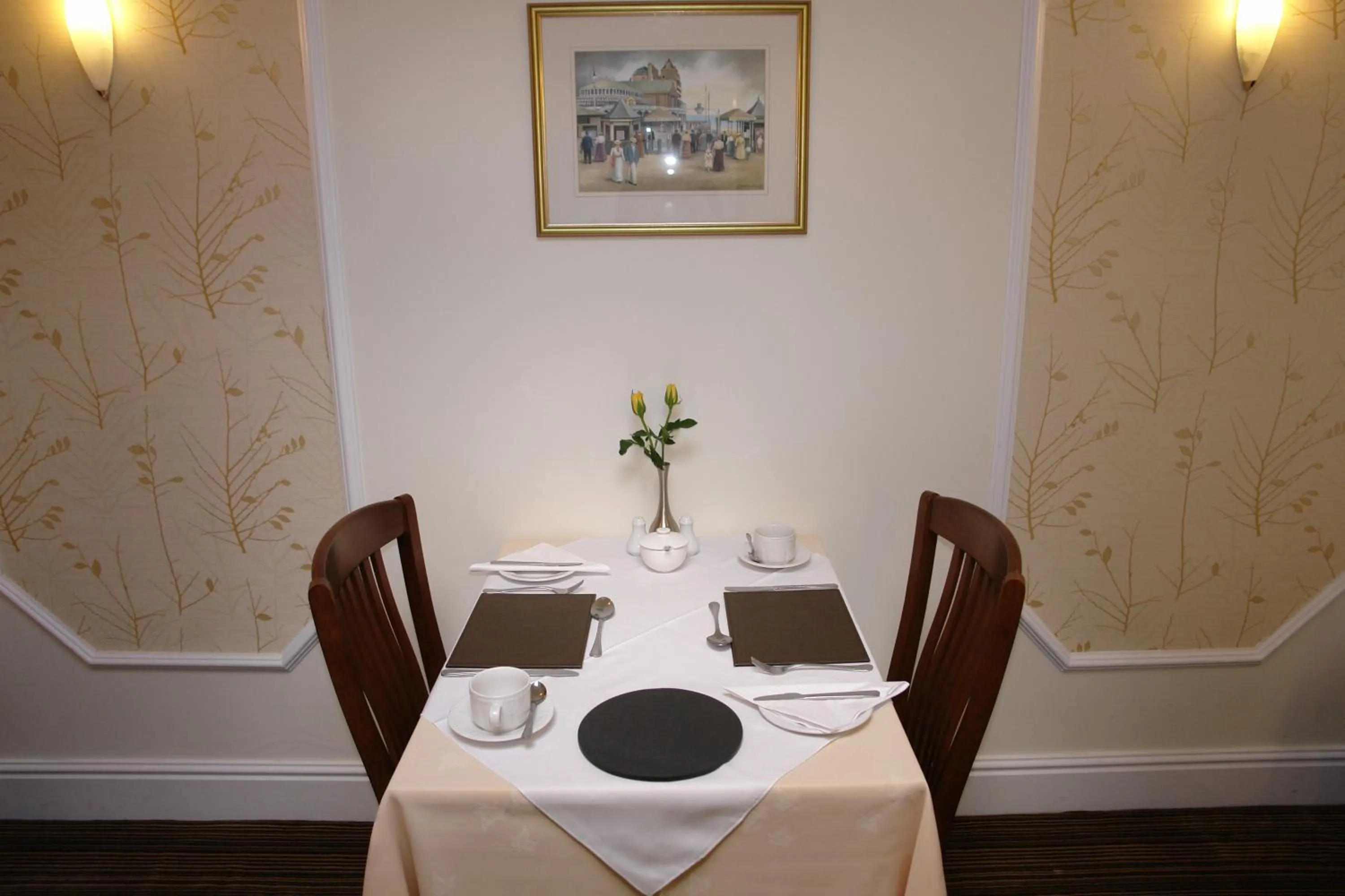 Restaurant/places to eat in Cedar Lodge