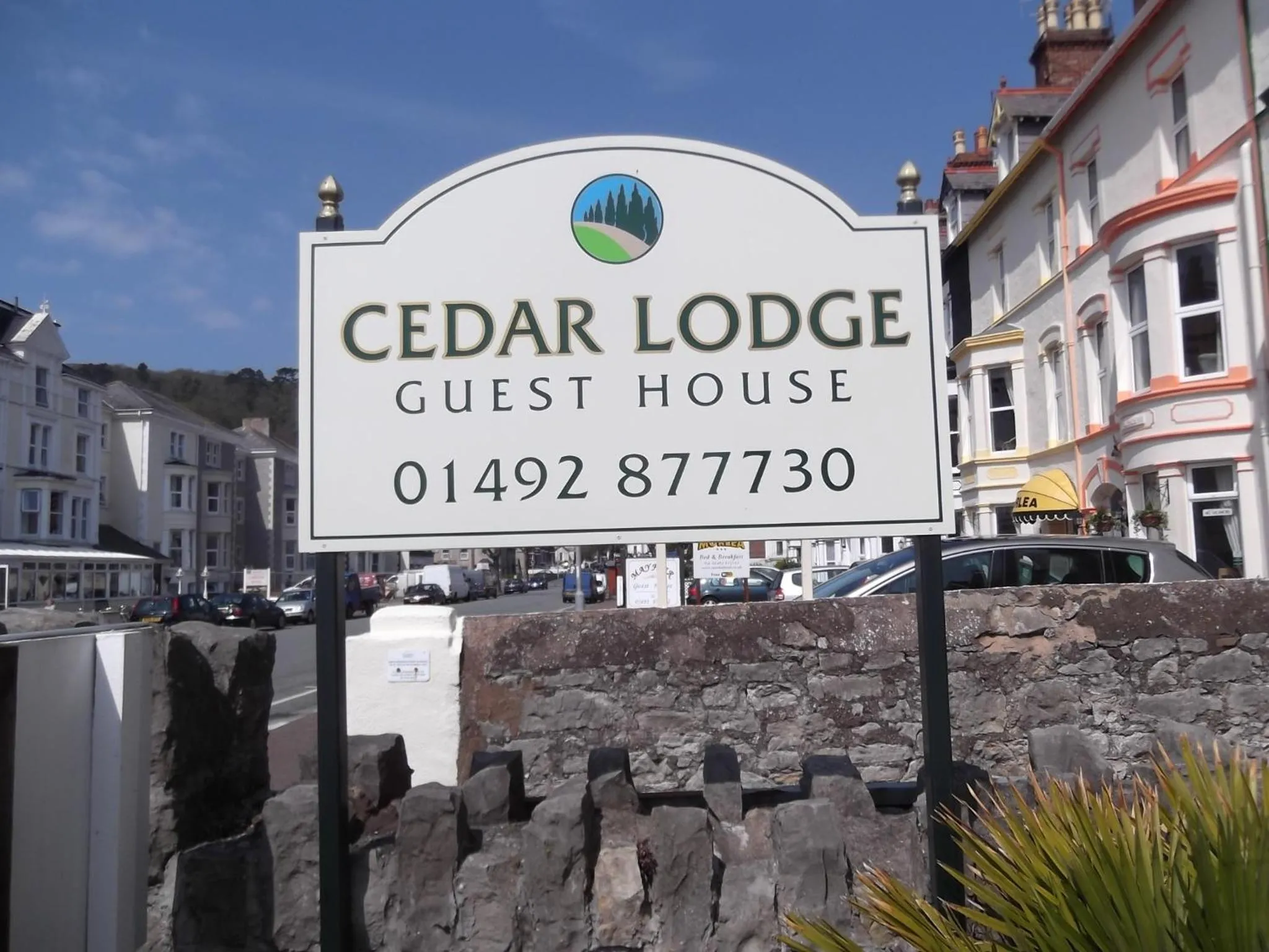 Facade/entrance in Cedar Lodge
