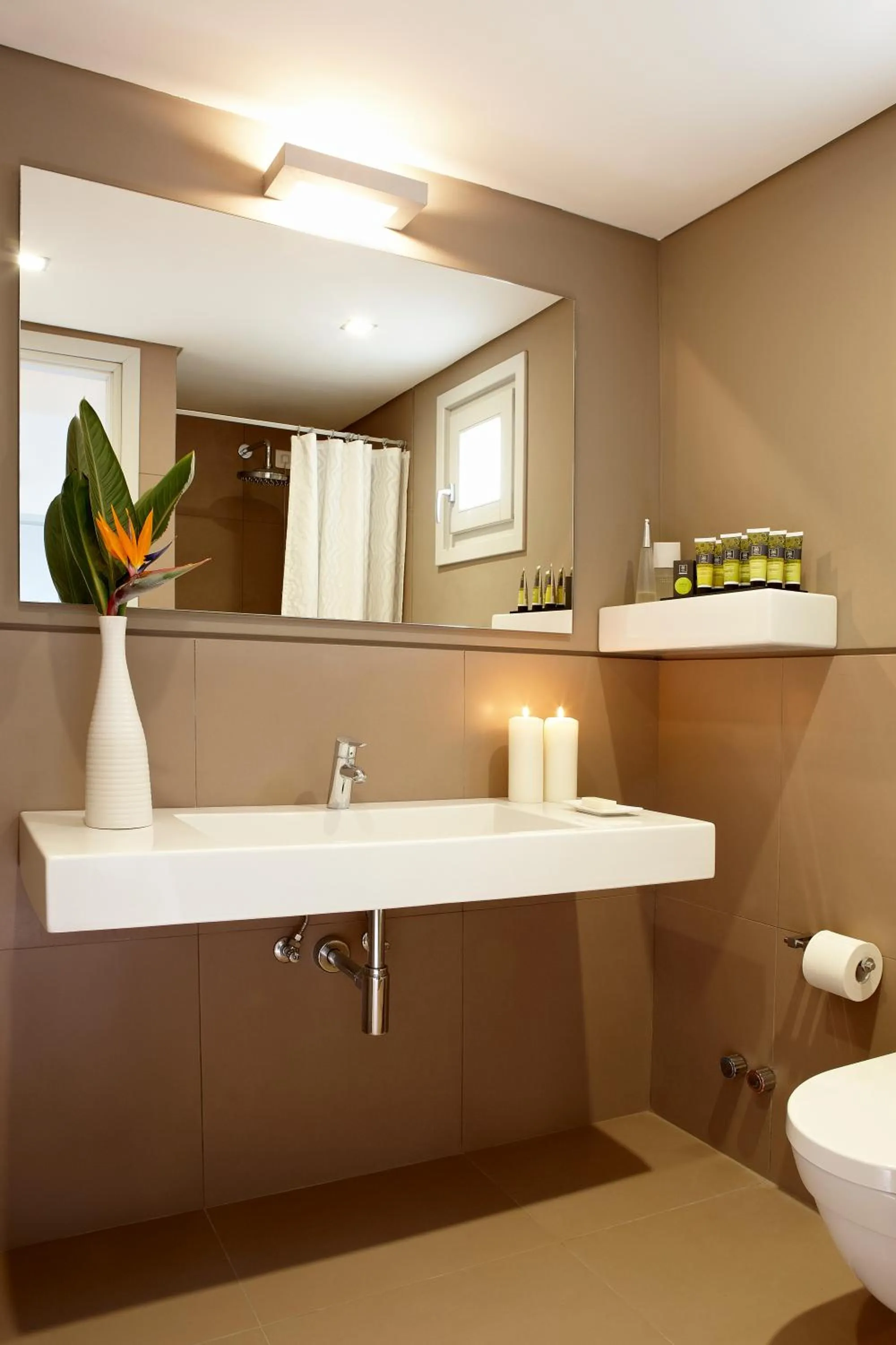 Bathroom in Skyros Ammos Hotel