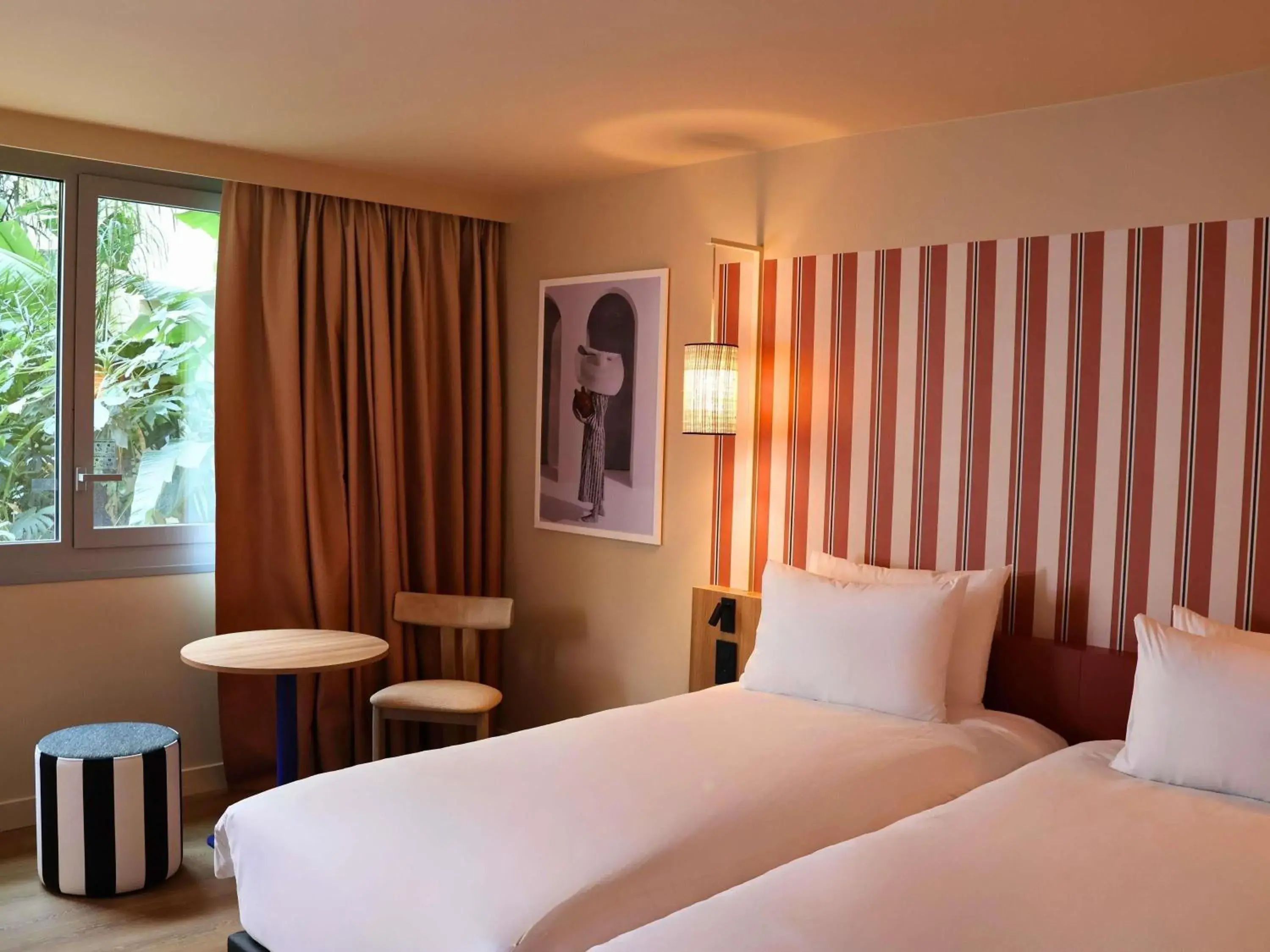 Bedroom, Bed in Mercure Nice Promenade Des Anglais Bedroom, Bed in Mercure Nice Promenade Des Anglais