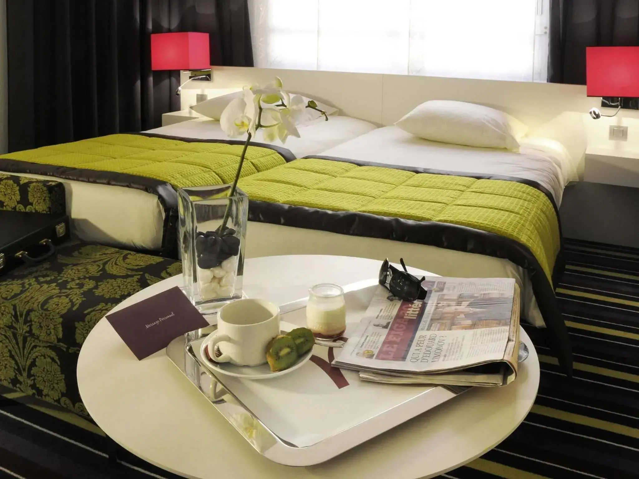 Bedroom, Bed in Mercure Nice Promenade Des Anglais Bedroom, Bed in Mercure Nice Promenade Des Anglais