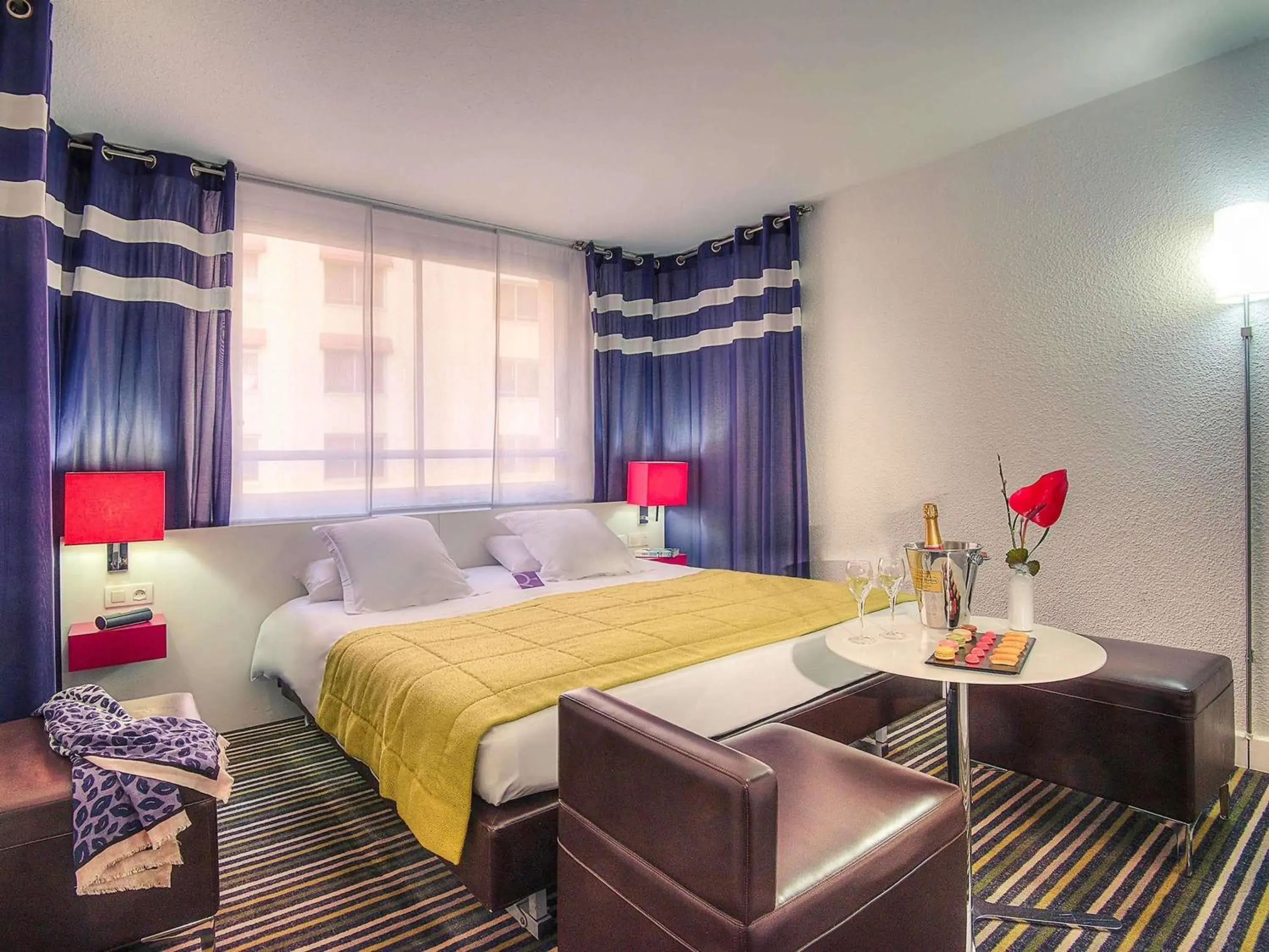 Bedroom, Bed in Mercure Nice Promenade Des Anglais Bedroom, Bed in Mercure Nice Promenade Des Anglais