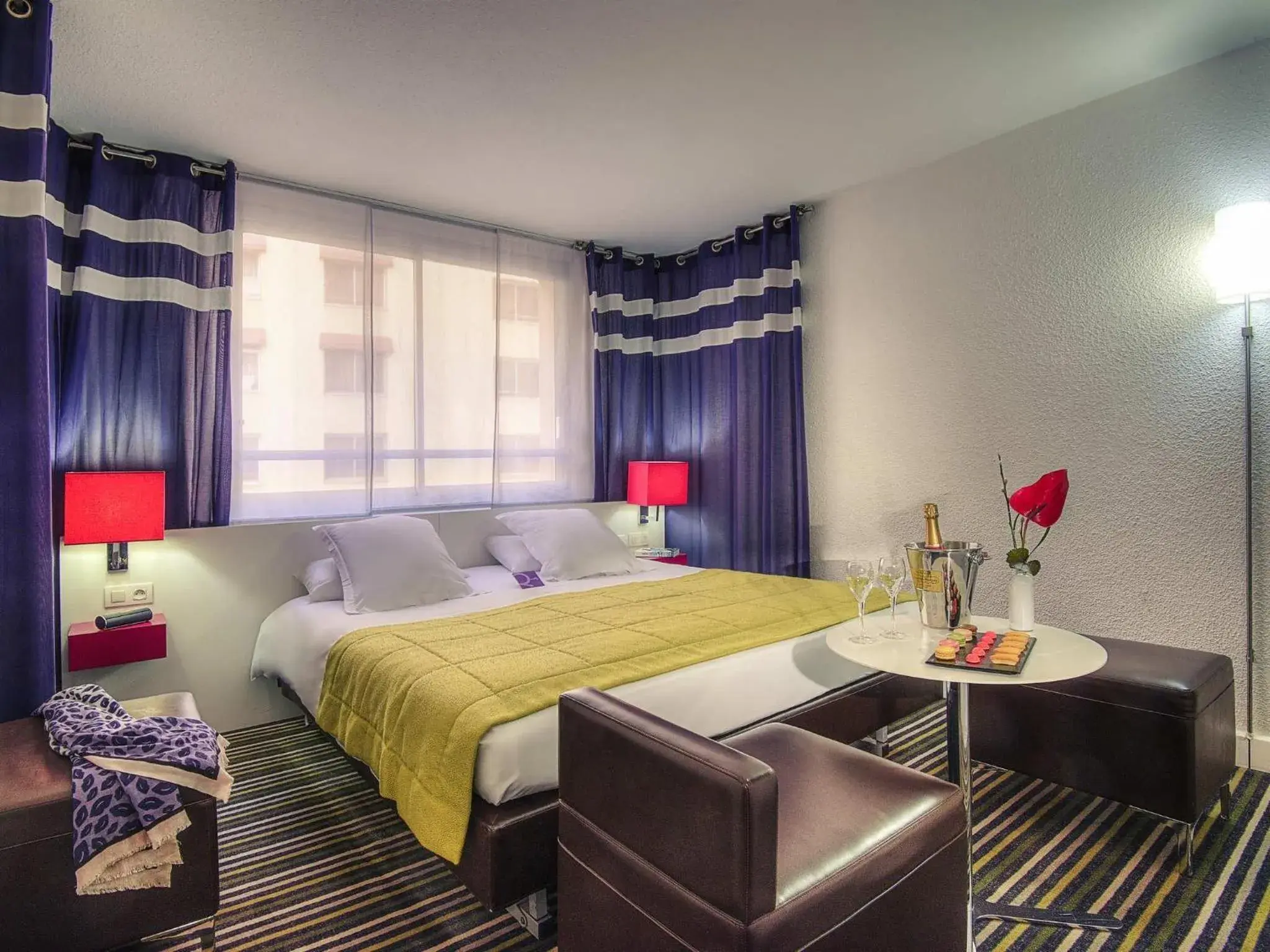 Bedroom, Bed in Mercure Nice Promenade Des Anglais Bedroom, Bed in Mercure Nice Promenade Des Anglais