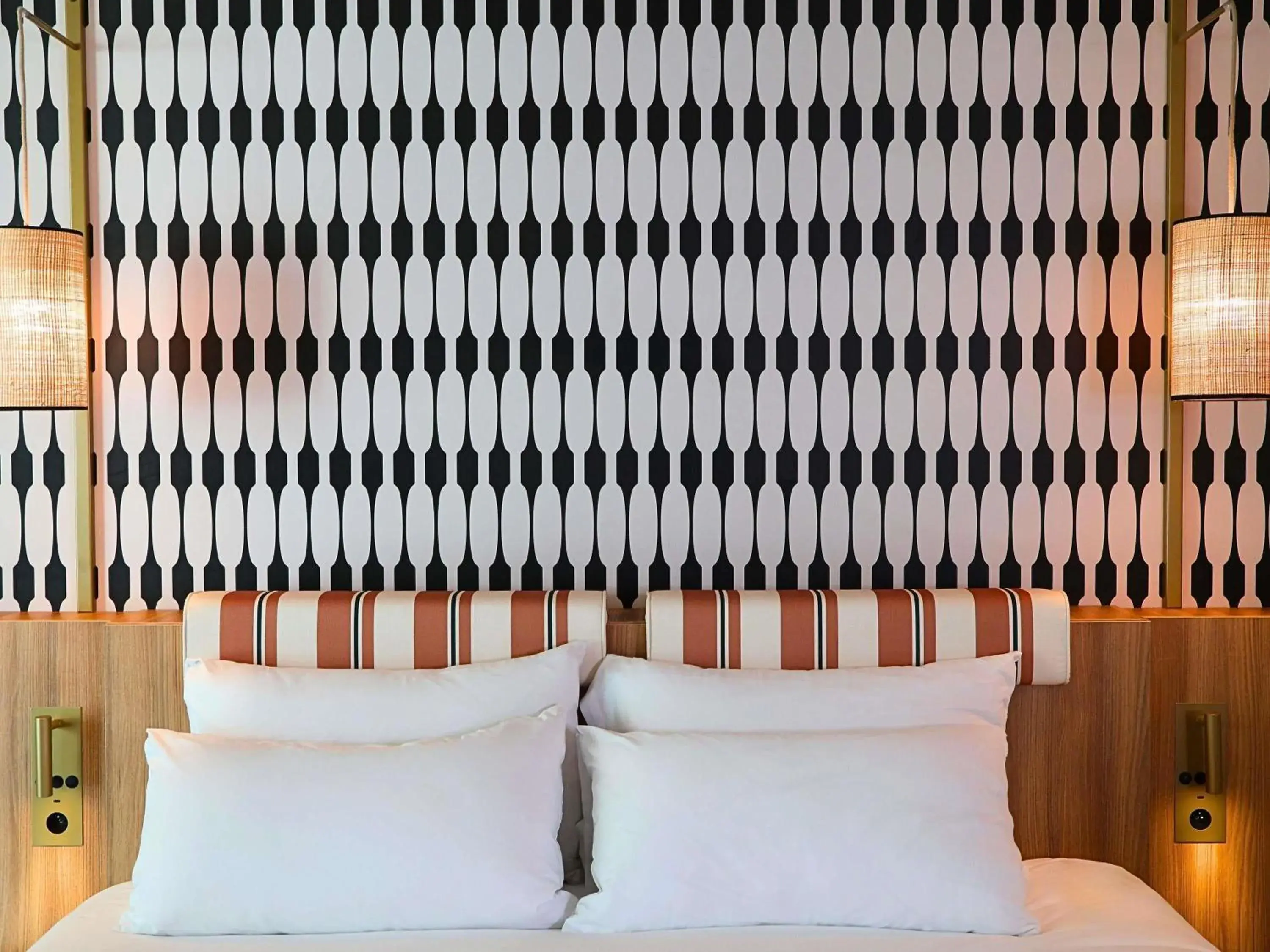 Bedroom, Bed in Mercure Nice Promenade Des Anglais Bedroom, Bed in Mercure Nice Promenade Des Anglais